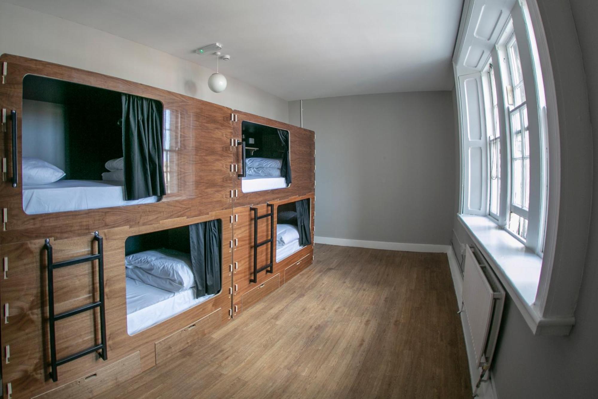1 Slaapplaats in een Stapelbed in een Vrouwenslaapzaal met 4 Bedden