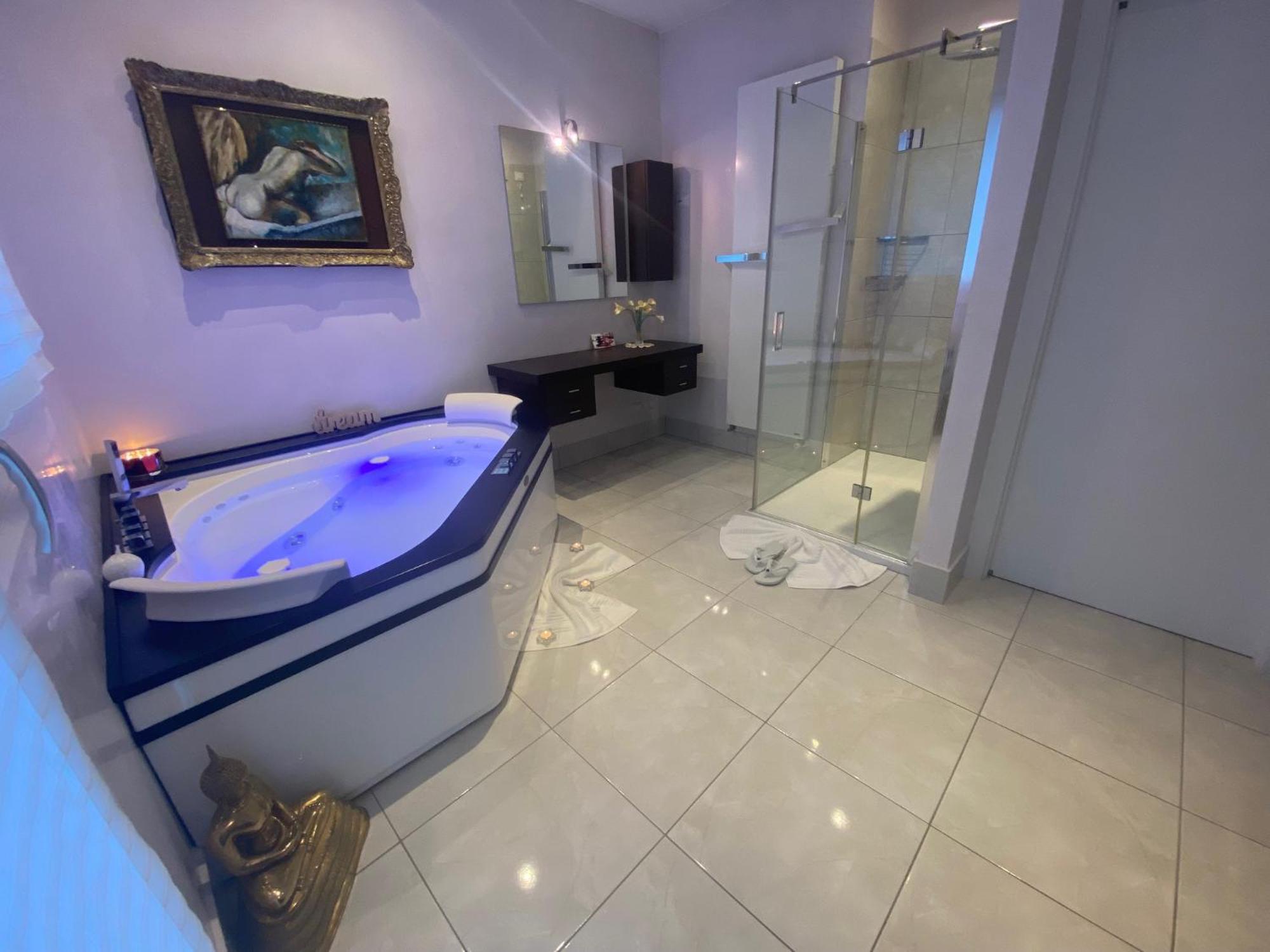 Queen Room Spa Bath