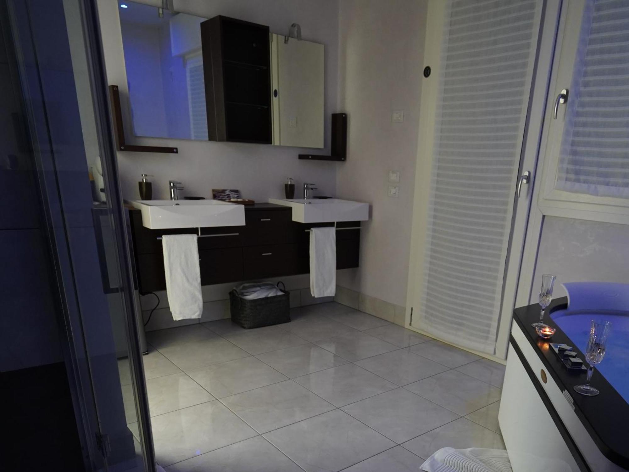 Queen Room Spa Bath