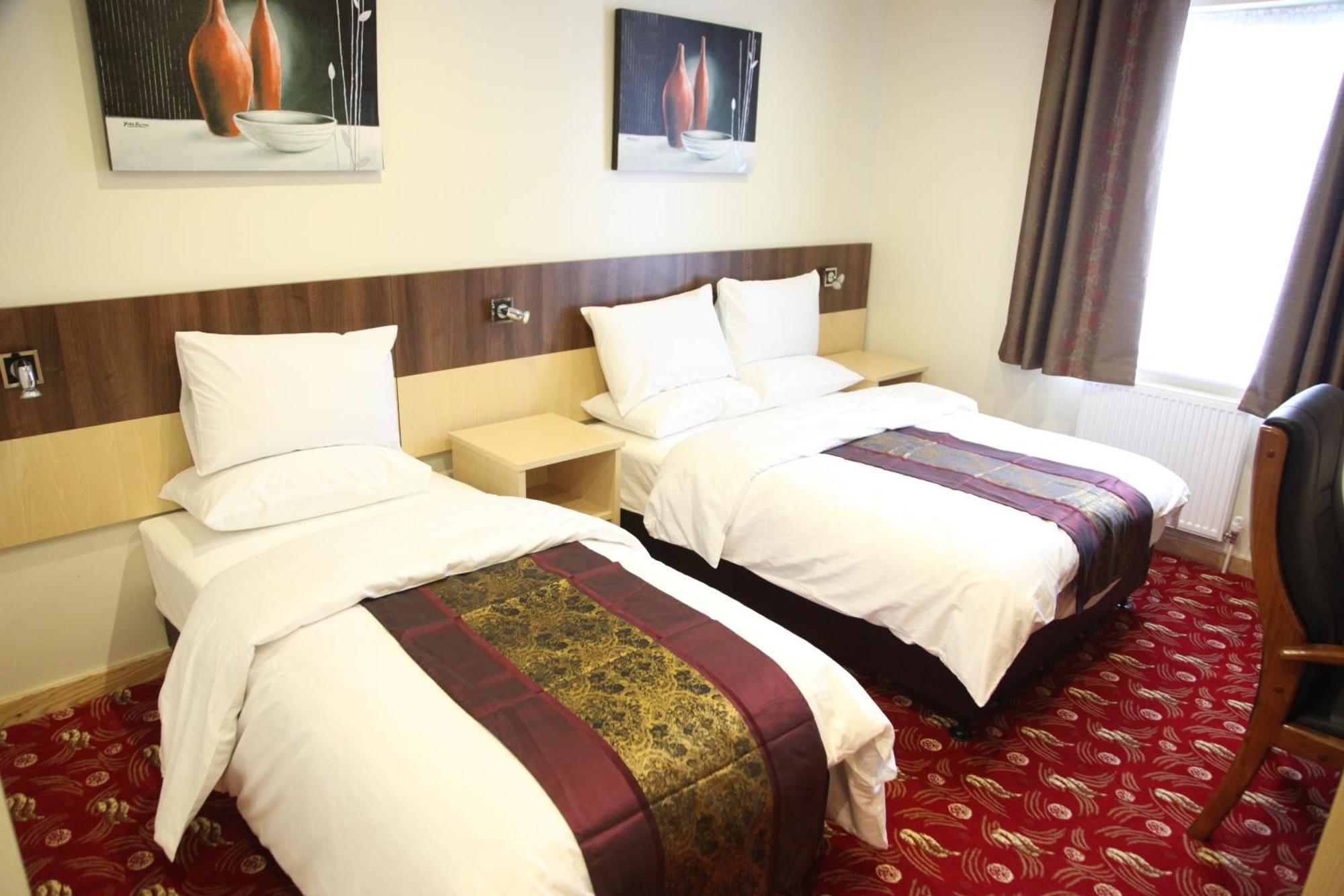 Quintuple Room
