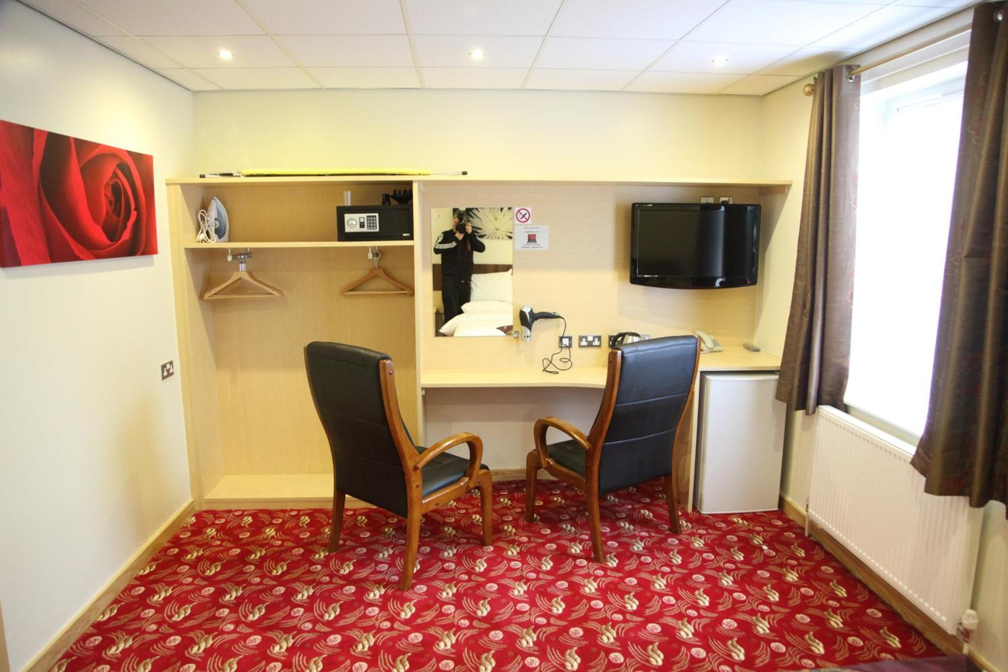 Quintuple Room
