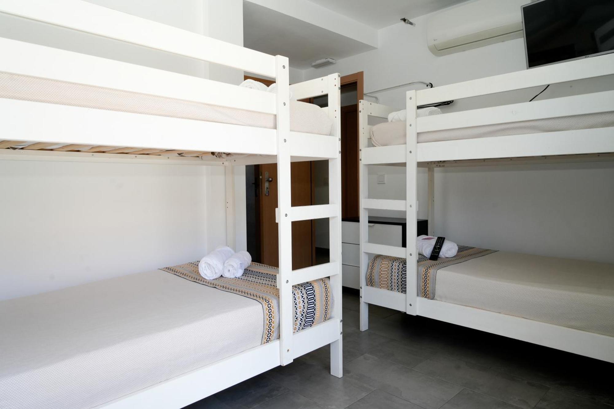 Quadruple Room Private Bathroom