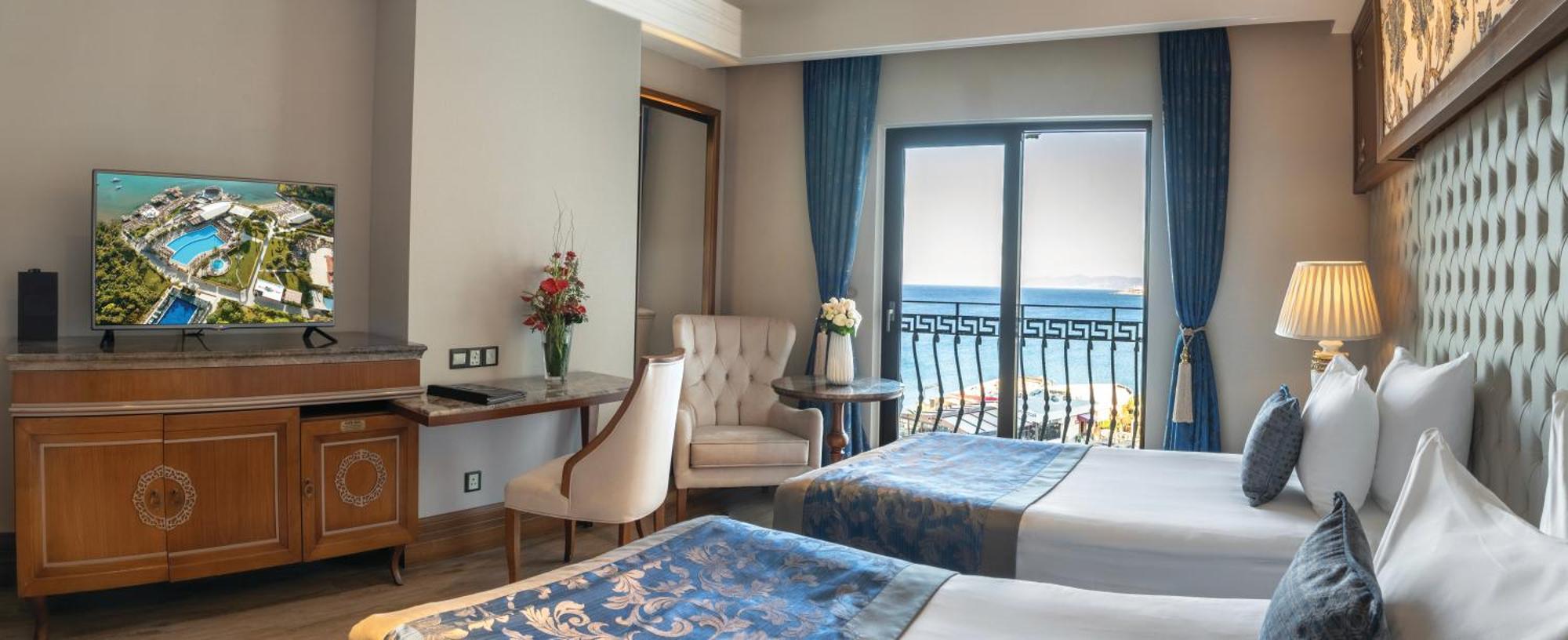 Double or Twin Room Sea View