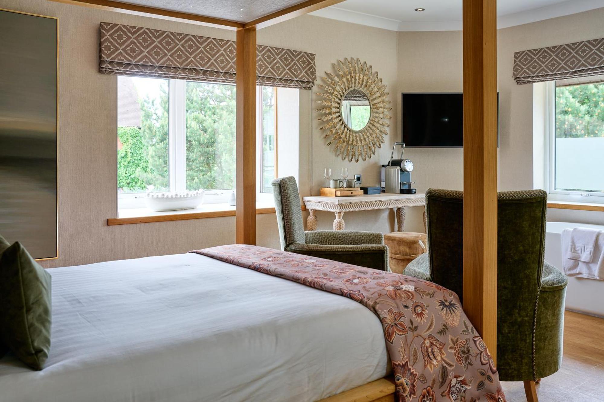 Double Room with Four Poster Bed,1595396355:JPEG