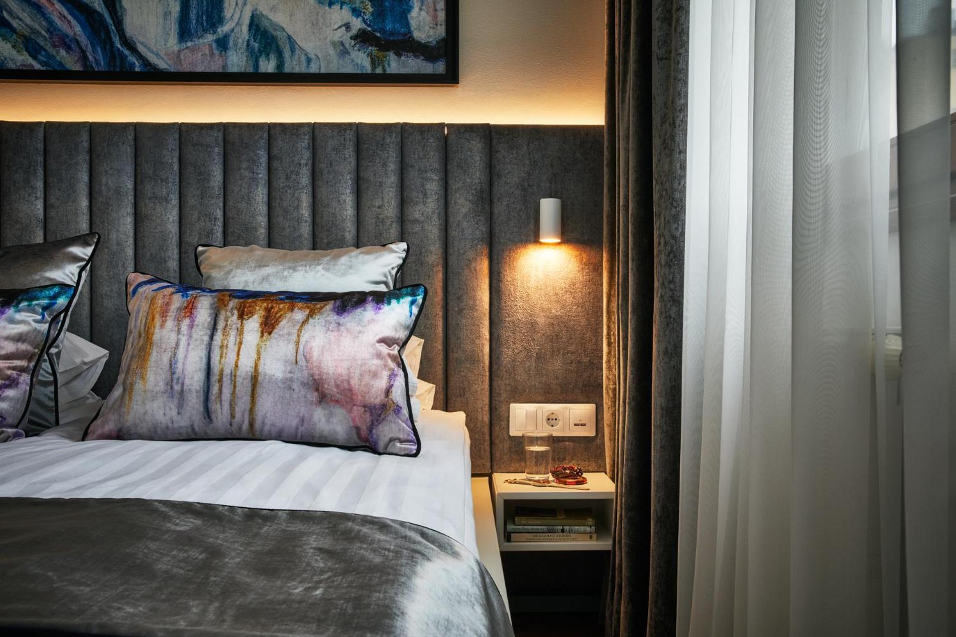 Deluxe one-bedroom