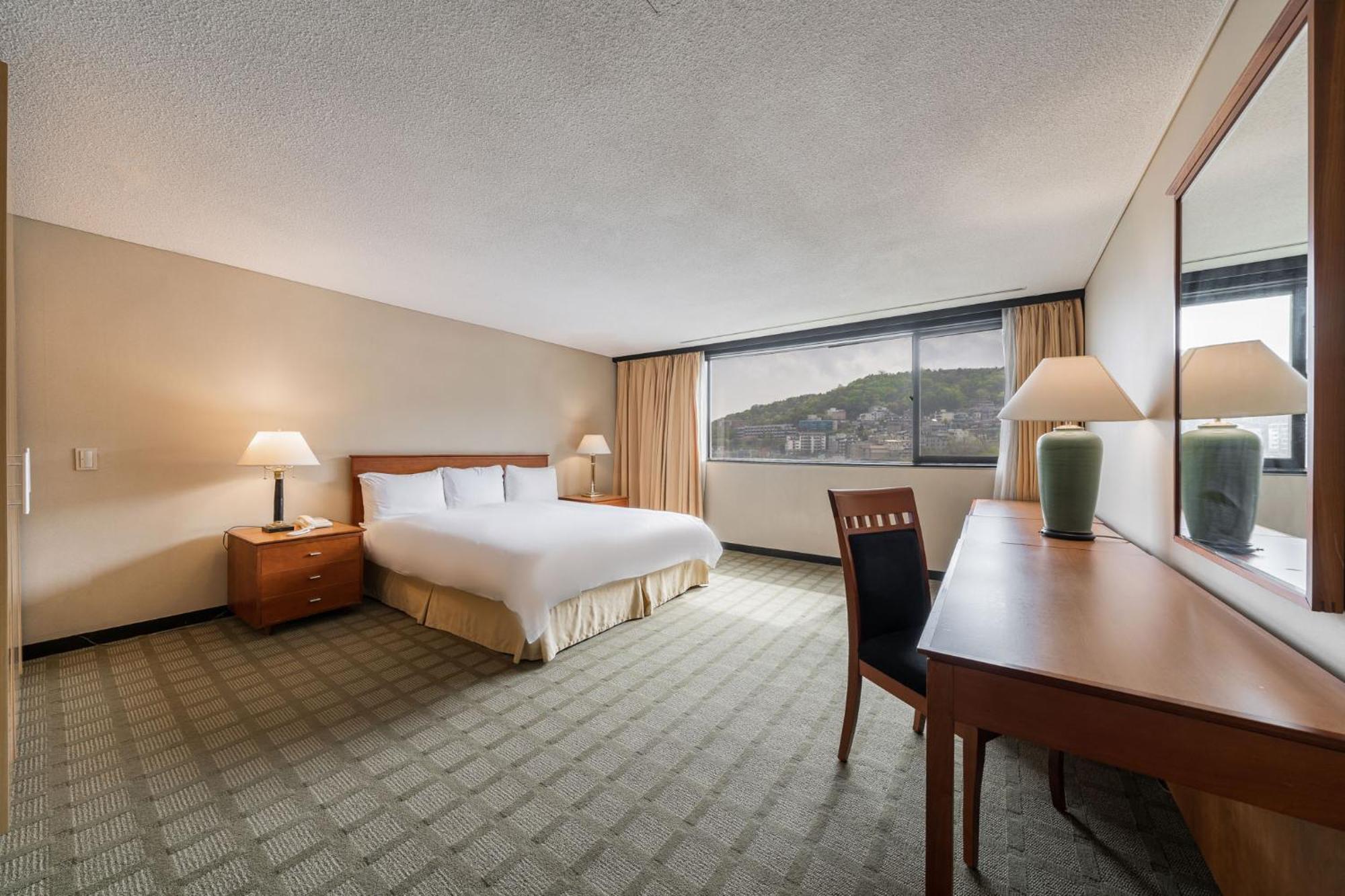 Grand Suite Four-Bedroom Apartment
