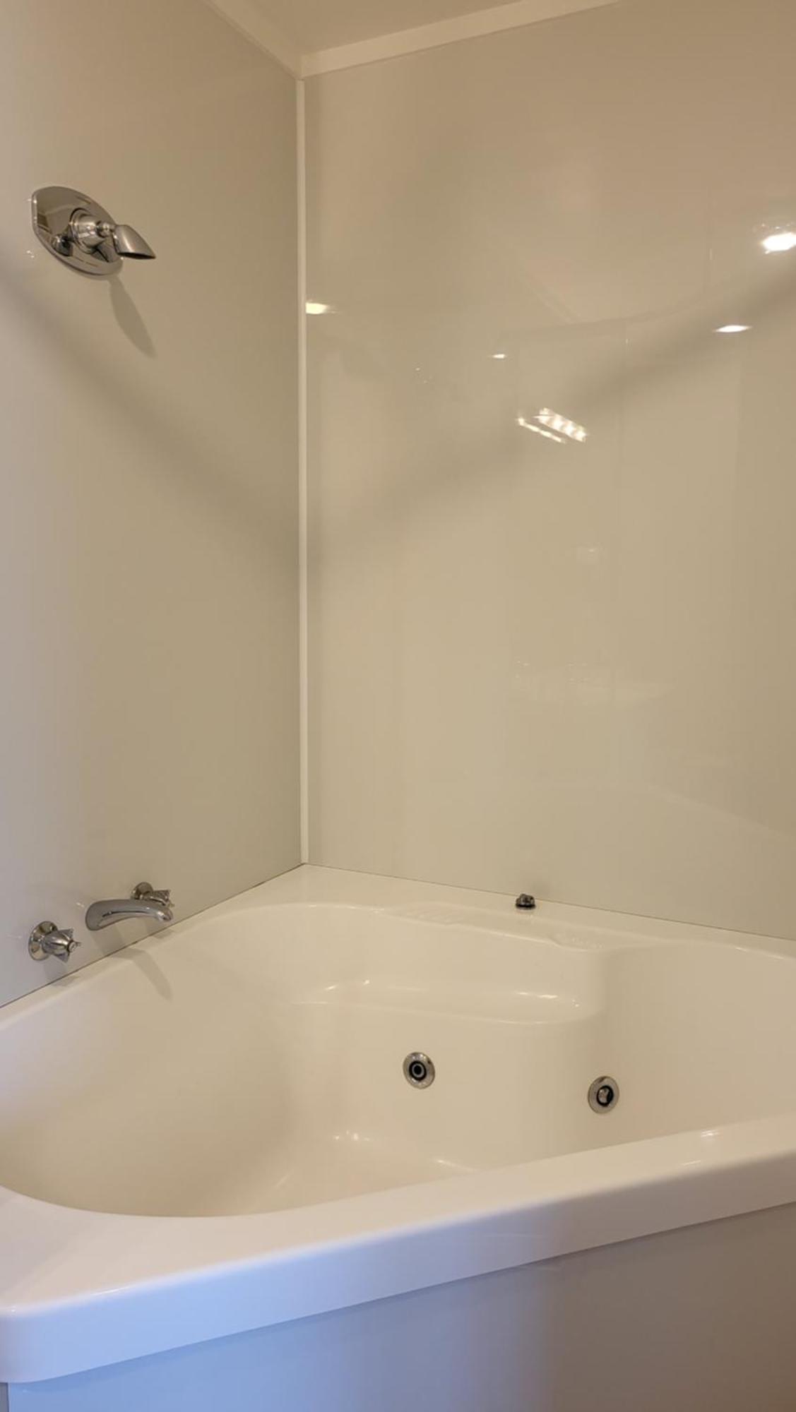 One-Bedroom Apartment Spa Bath