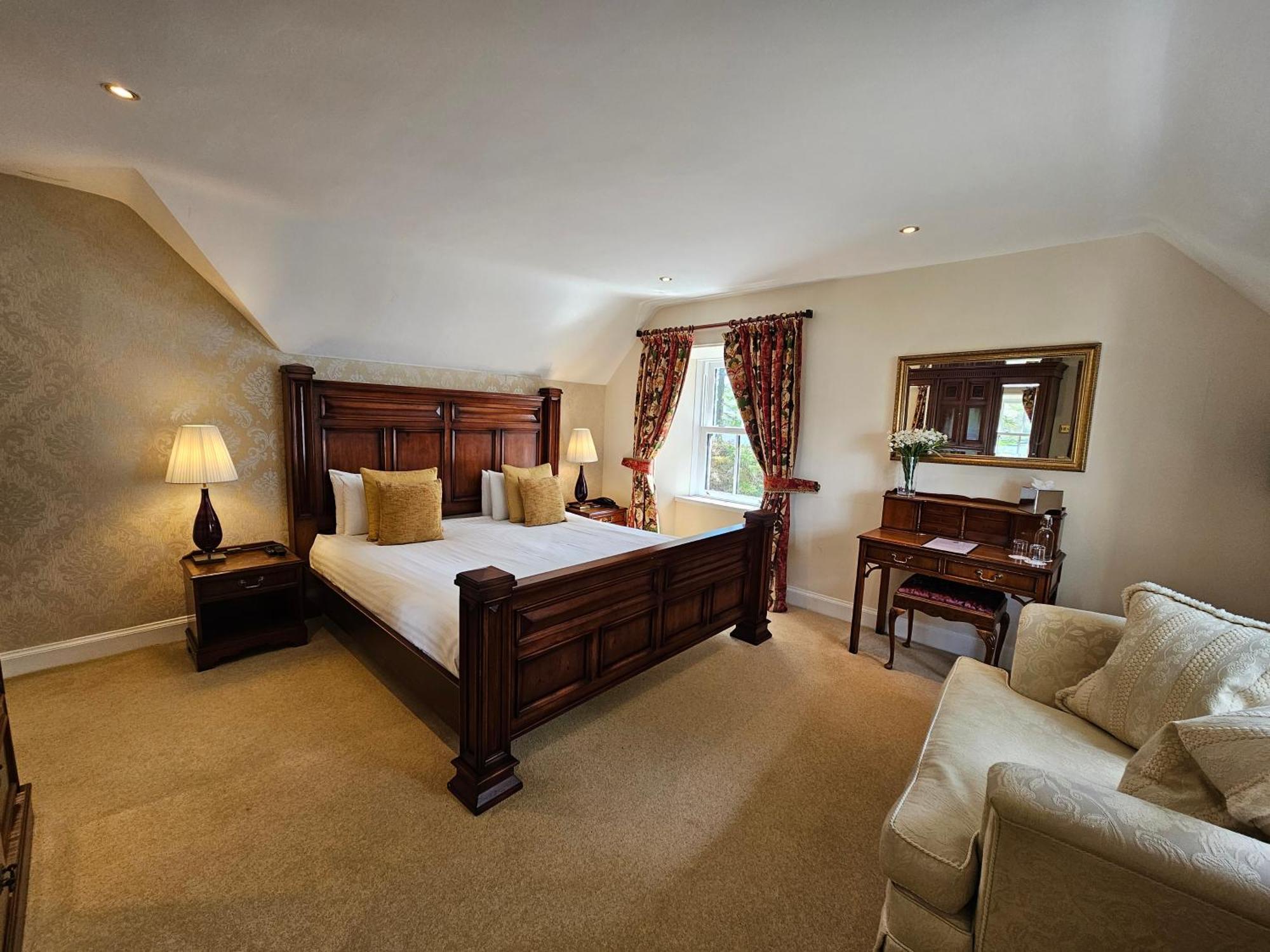 Comfy Loch Room
