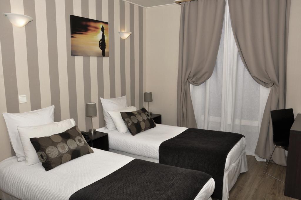 Quarto com 2 Camas de Solteiro