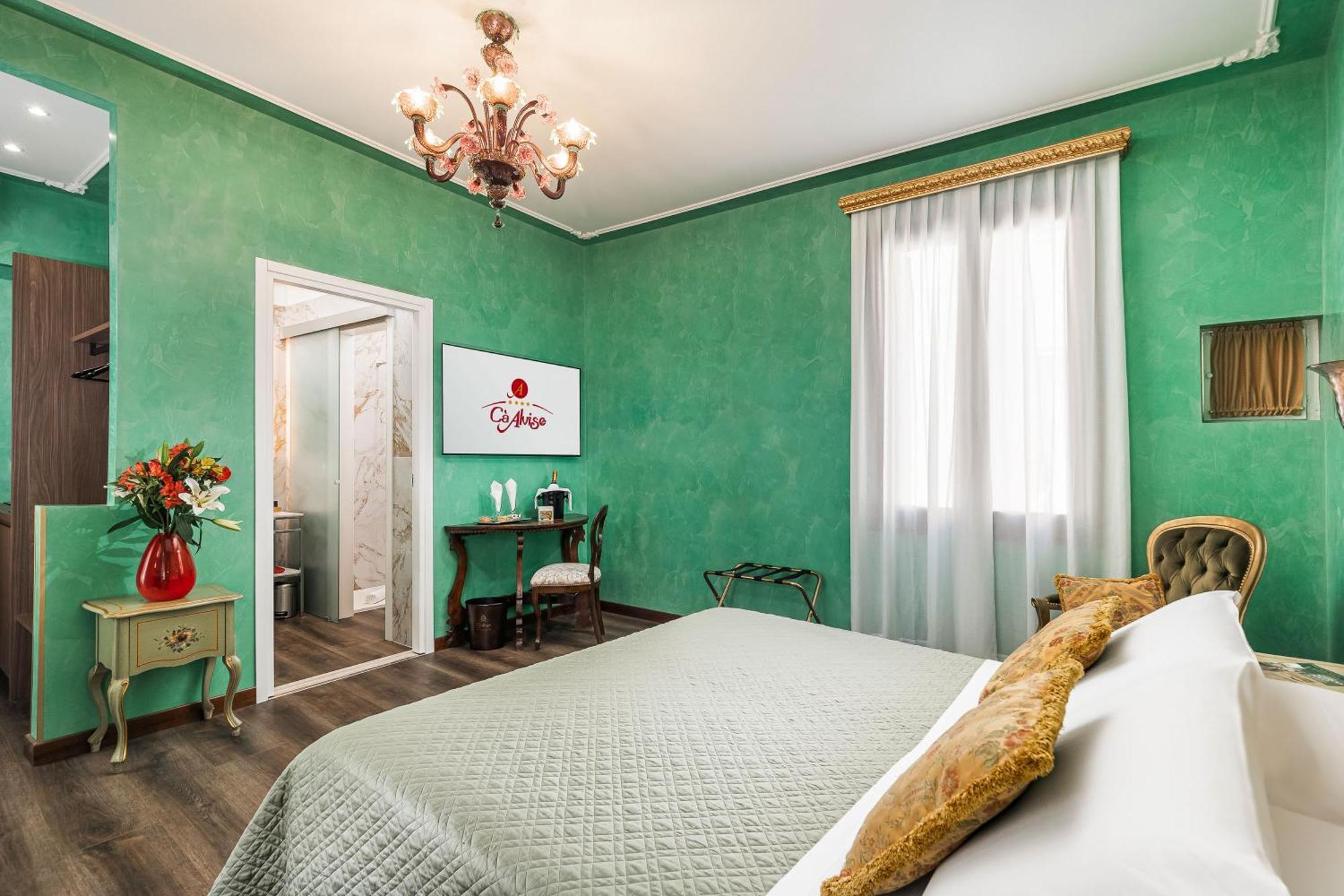 Deluxe Double Room Canal View
