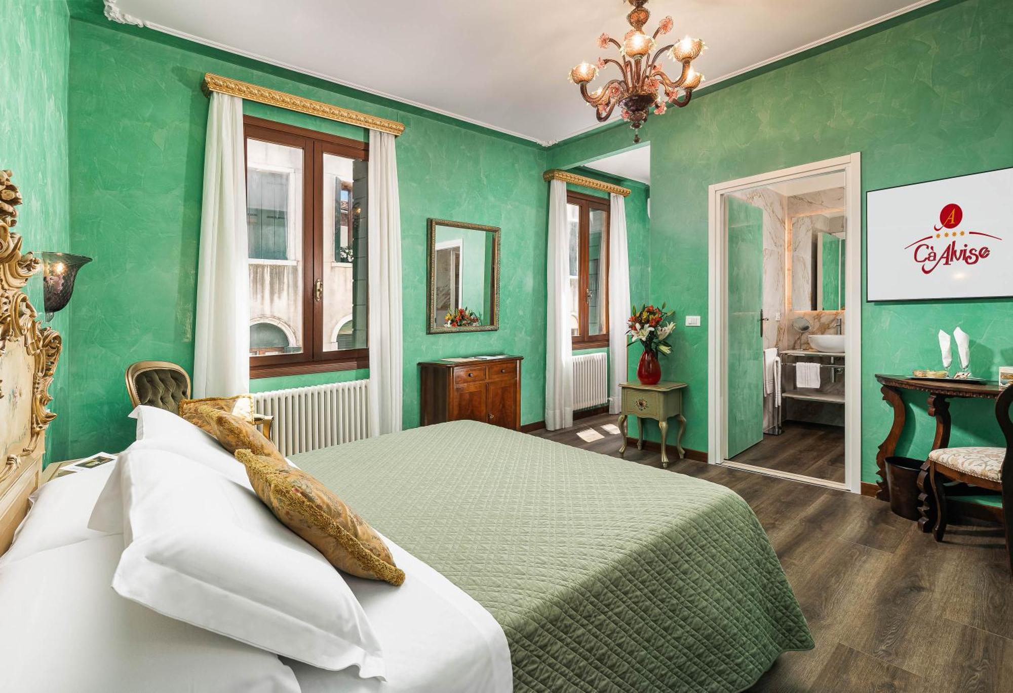 Deluxe Double Room Canal View