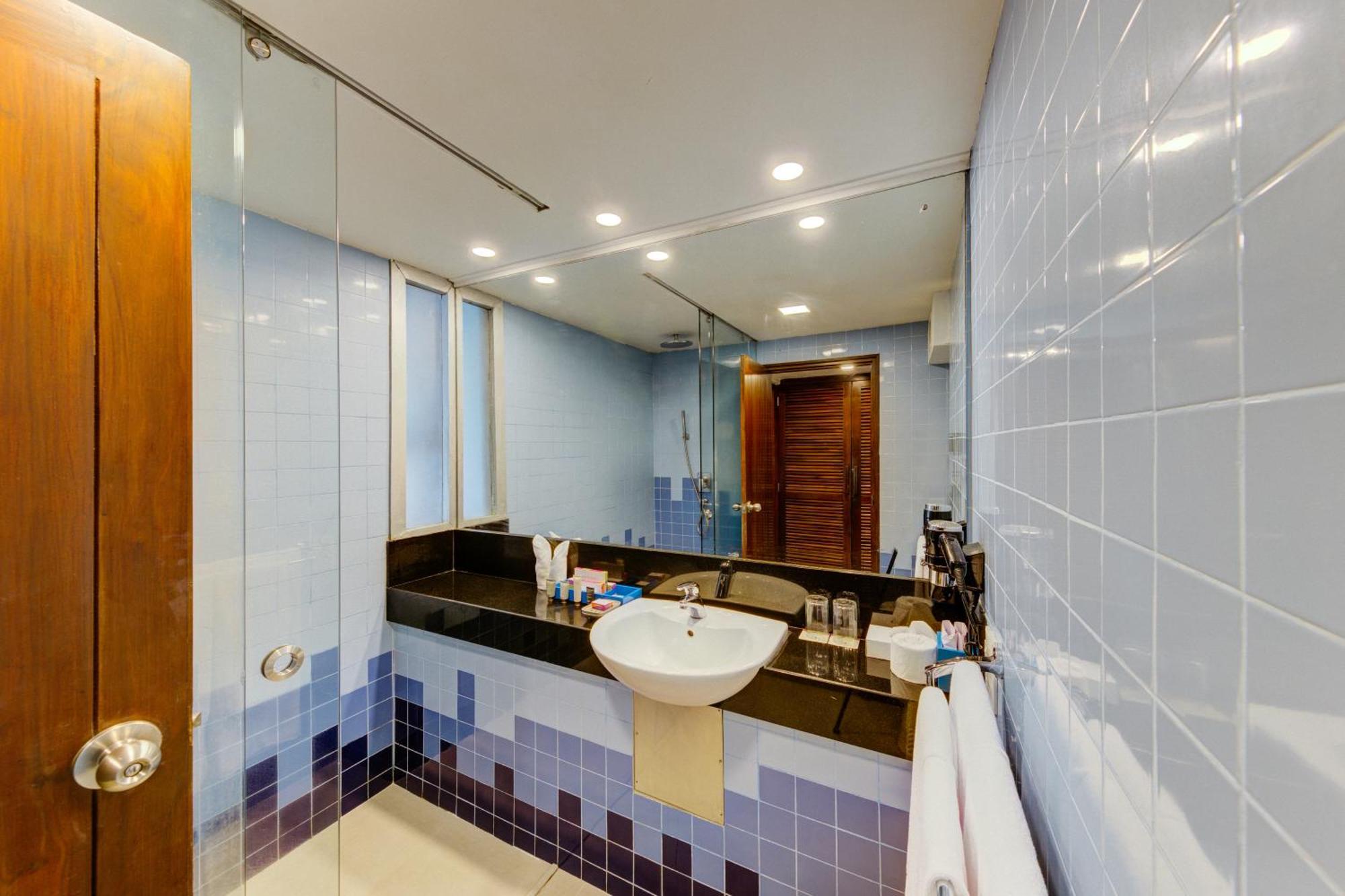 Ocean Vista Zimmer mit Kingsize-Bett und Balkon - 10% Rabatt auf F&B, 15% auf SPA