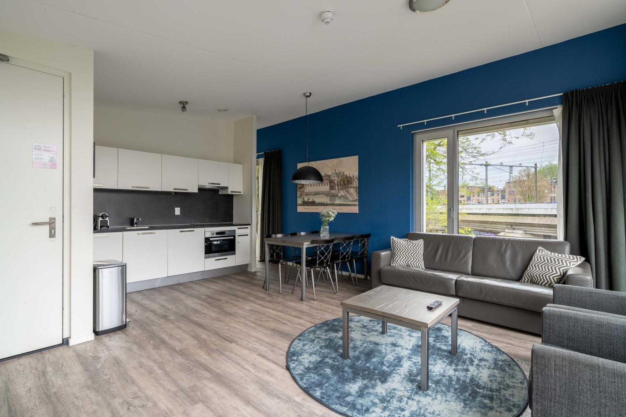 Extra Large 2 Bedroom Apartment with Sofa Bed - Canal view,1596068680:JPEG
