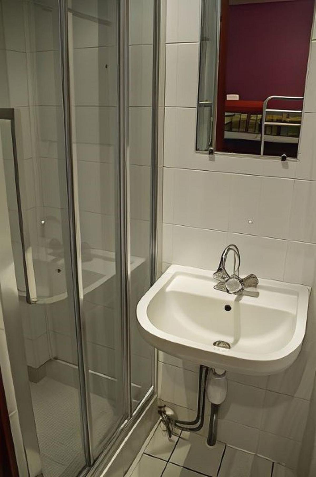 Quadruple Room Private Shower
