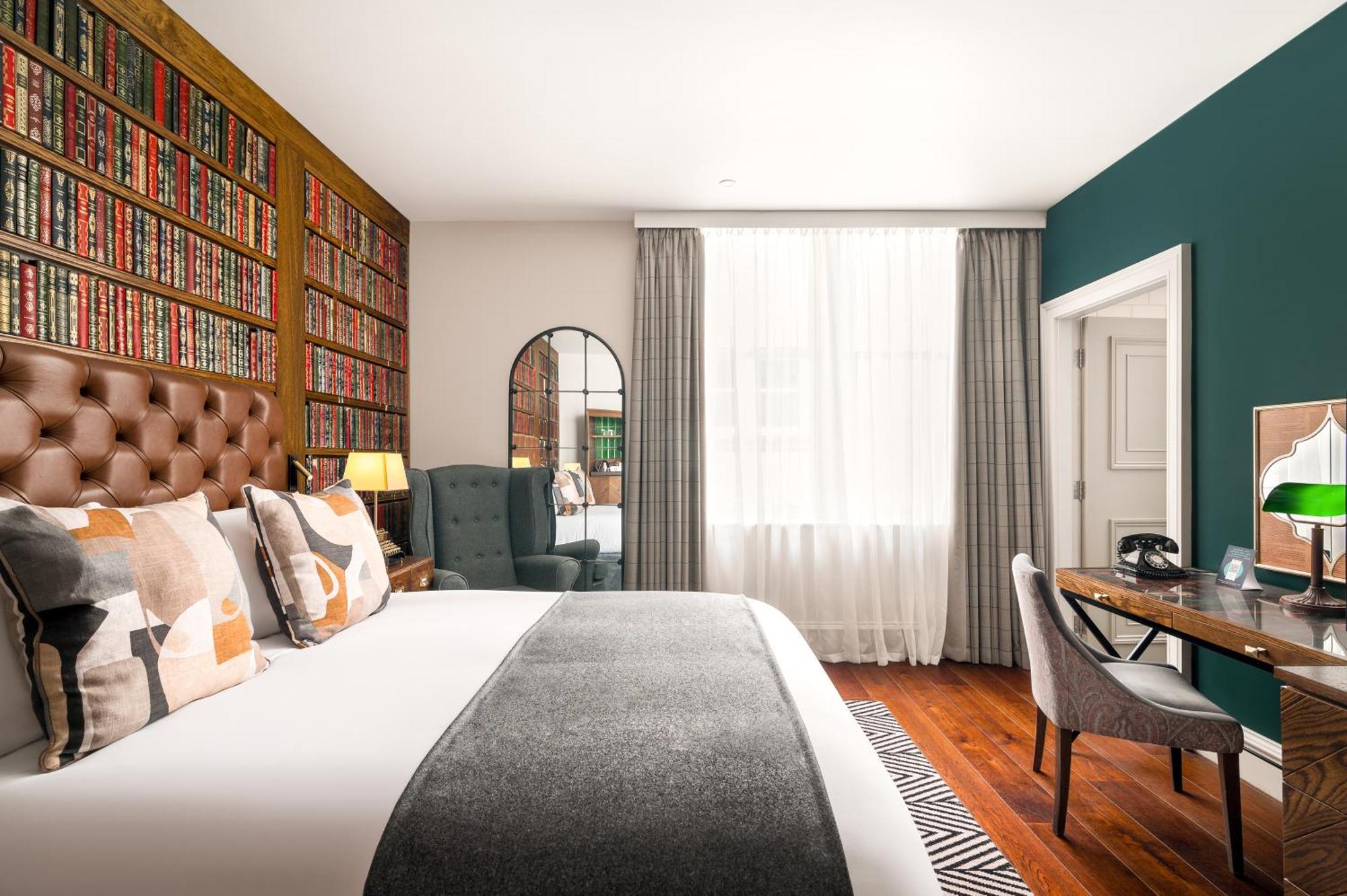 Standard Queen Room City View