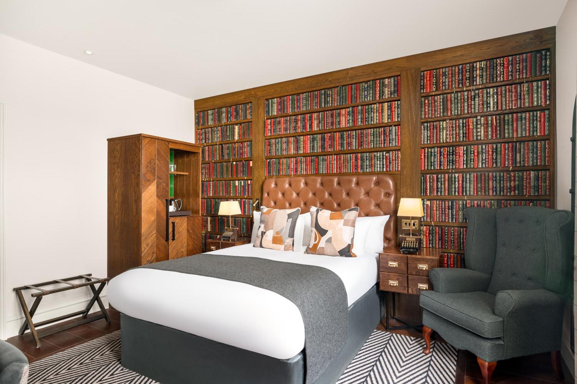 Standard Queen Room City View