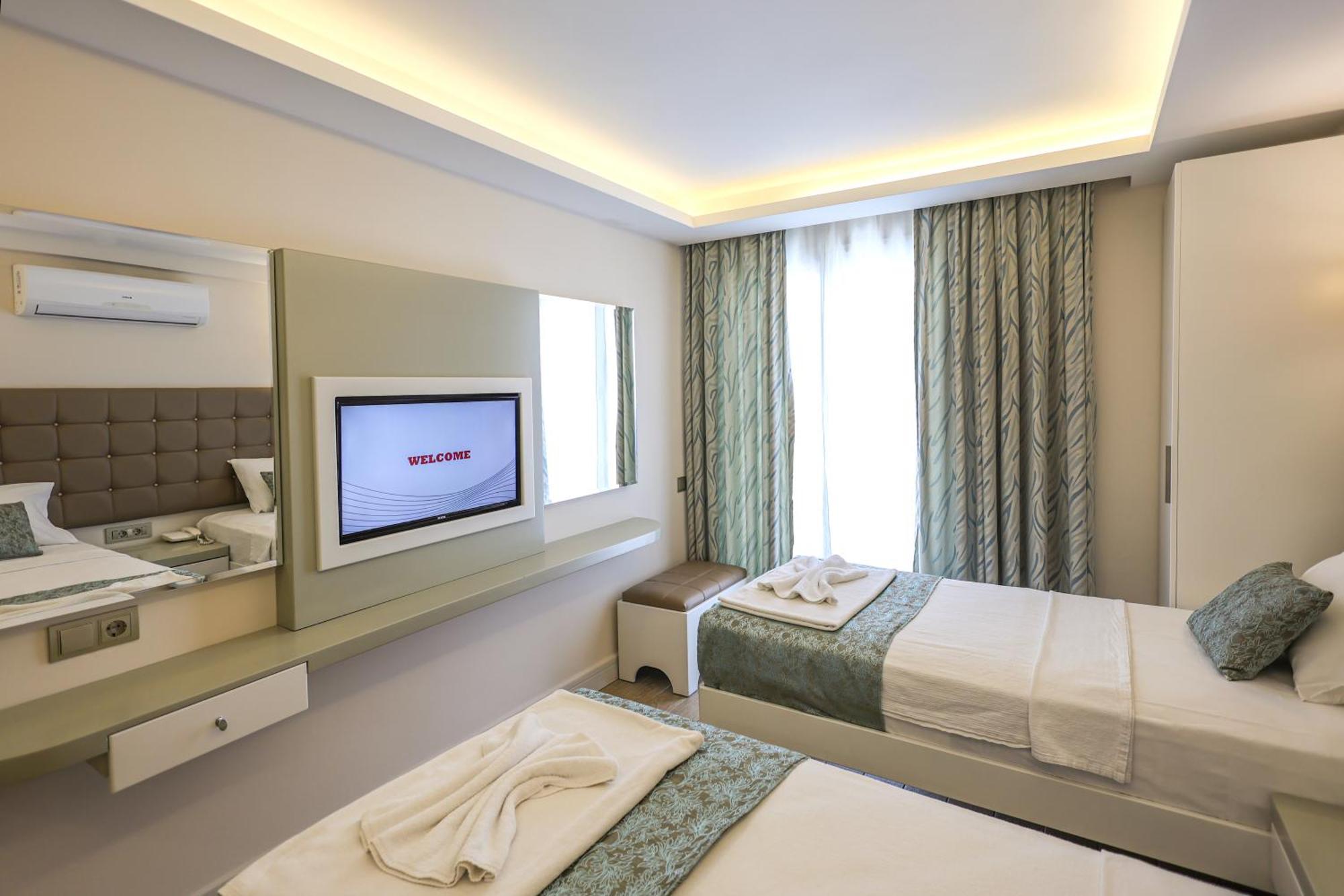 Double or Twin Room Partial Sea View