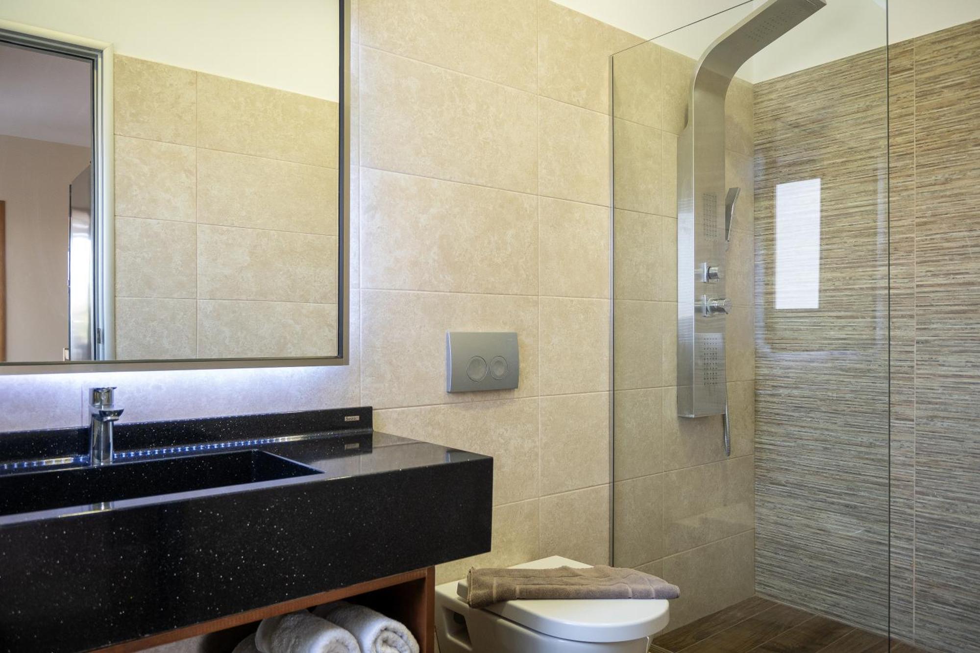 Three-Bedroom Apartment Sea View