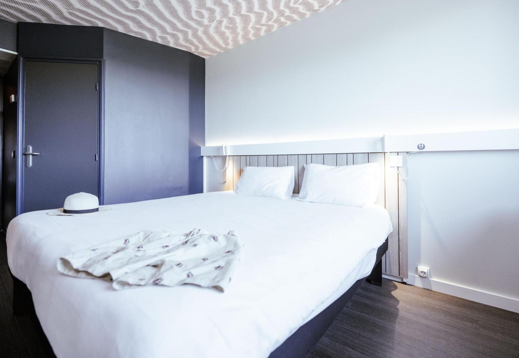 Standard Zimmer mit 1 Doppelbett und 2 Einzelbetten