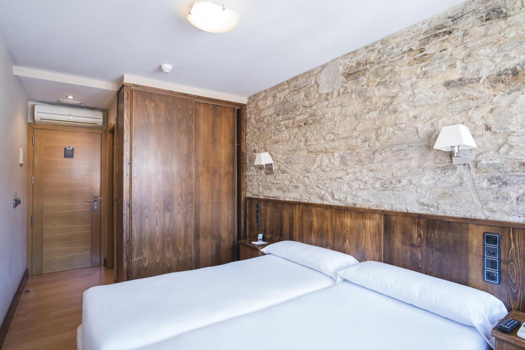 Quarto Superior com Cama de Casal ou 2 de Solteiro