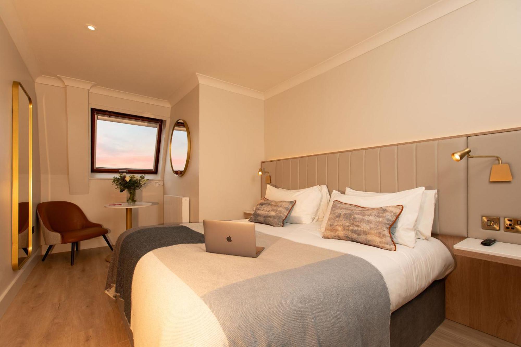 Double Room,1596008278:JPEG