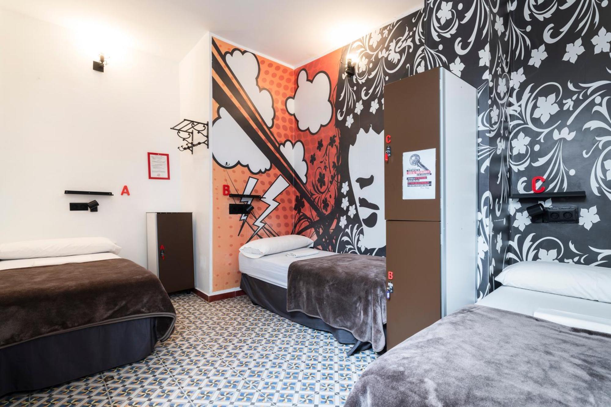 Single Bed 3-Bed Mixed Dormitory Room