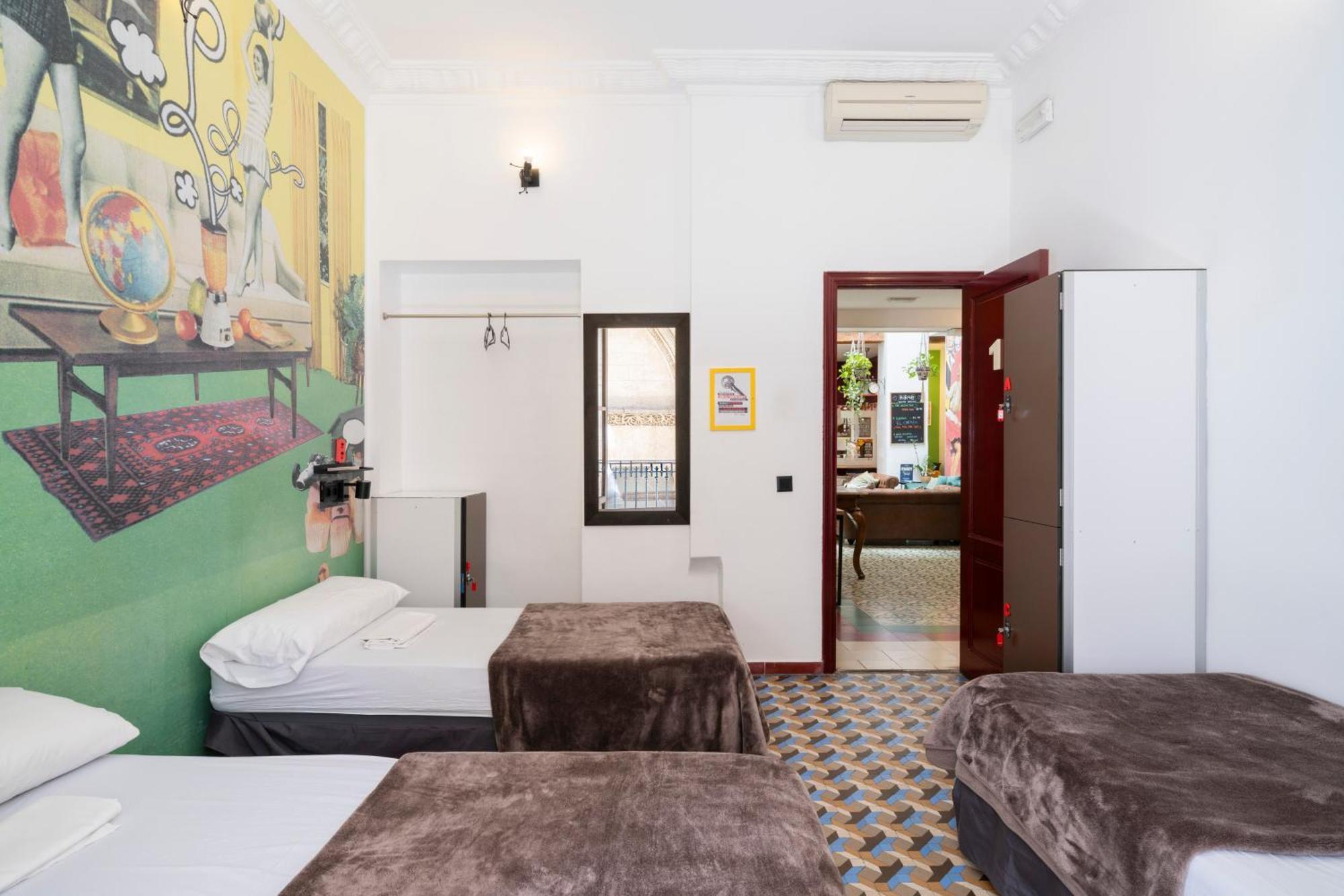 Single Bed 3-Bed Mixed Dormitory Room