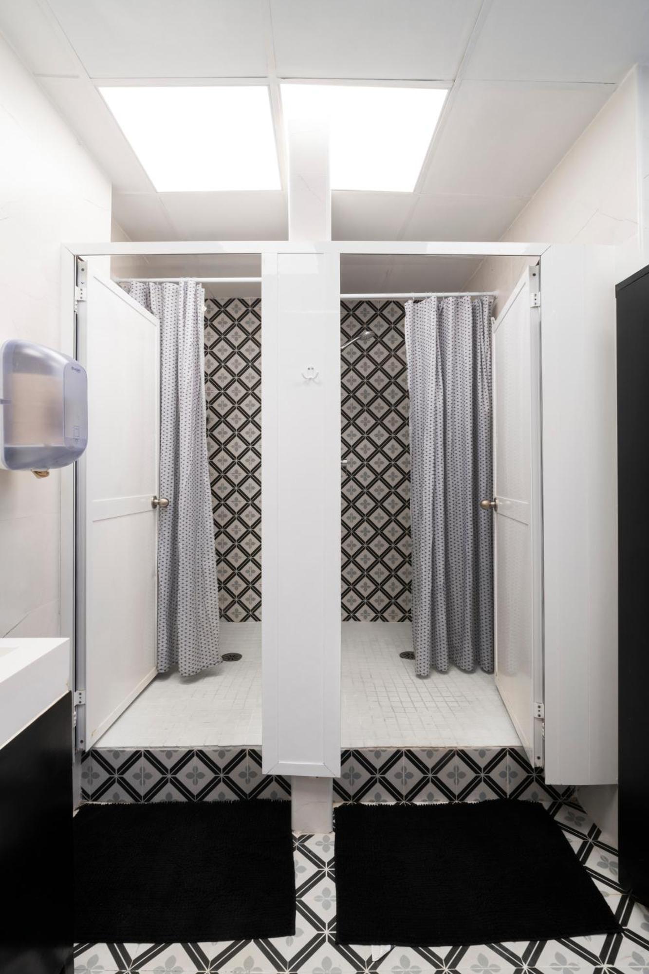 Single Bed 4-Bed Mixed Dormitory Room