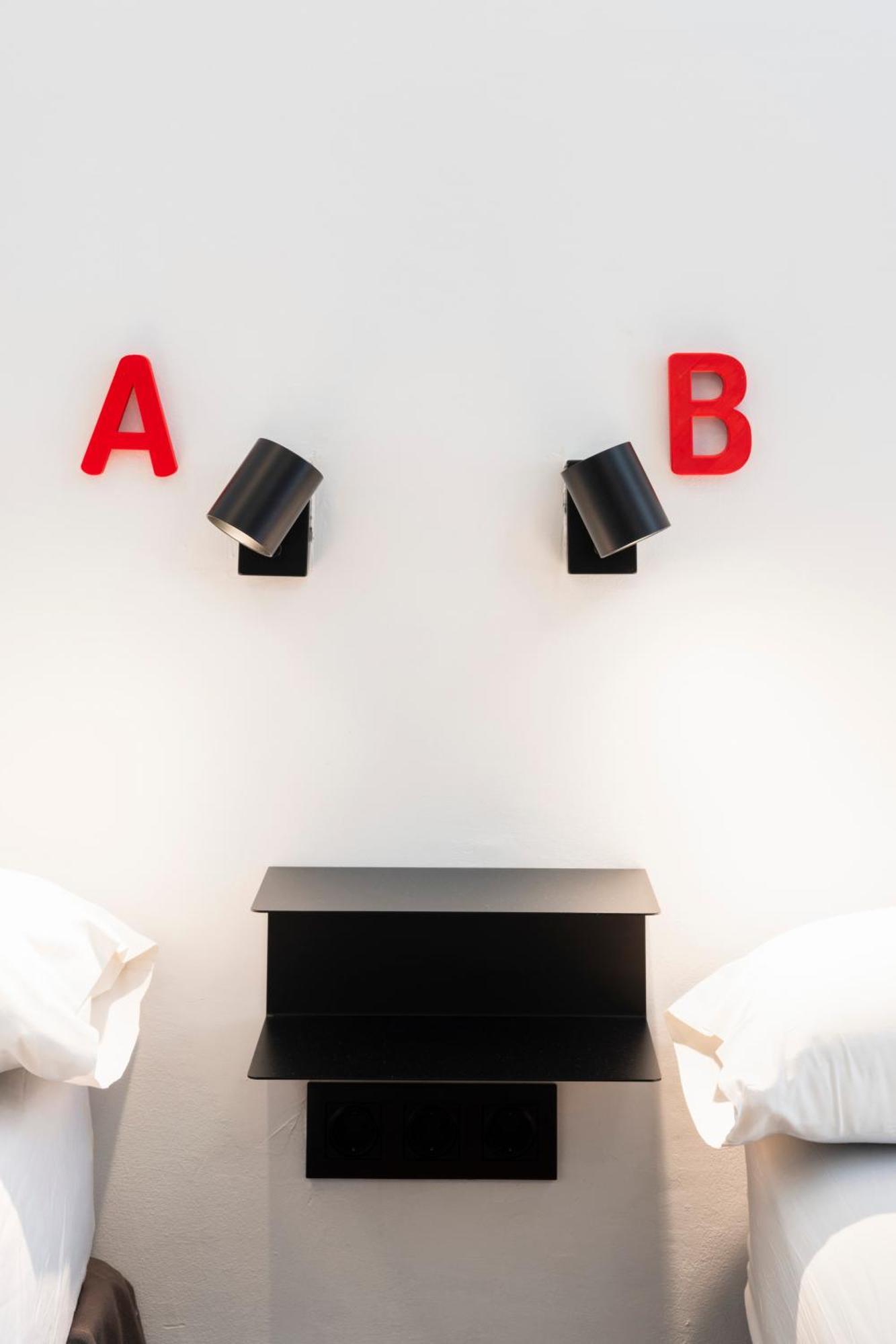 Single Bed 4-Bed Mixed Dormitory Room