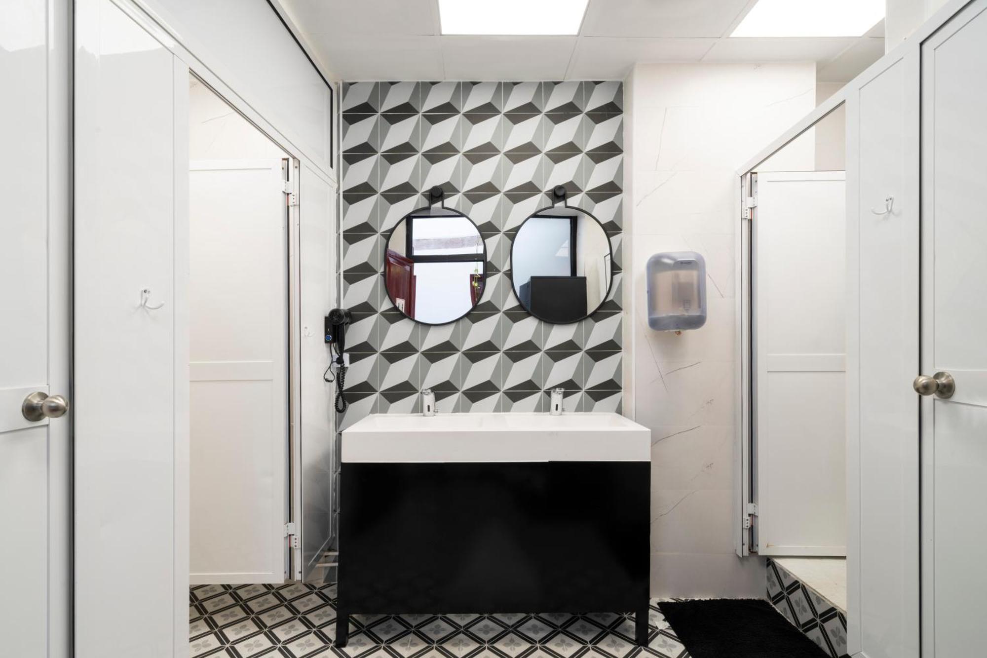 Single Bed 4-Bed Mixed Dormitory Room