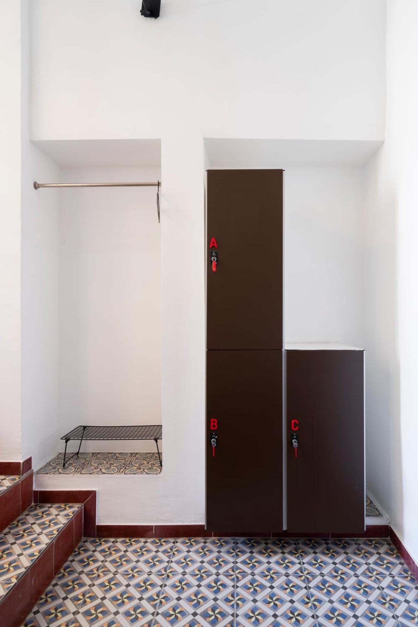 Single Bed 3-Bed Mixed Dormitory Room