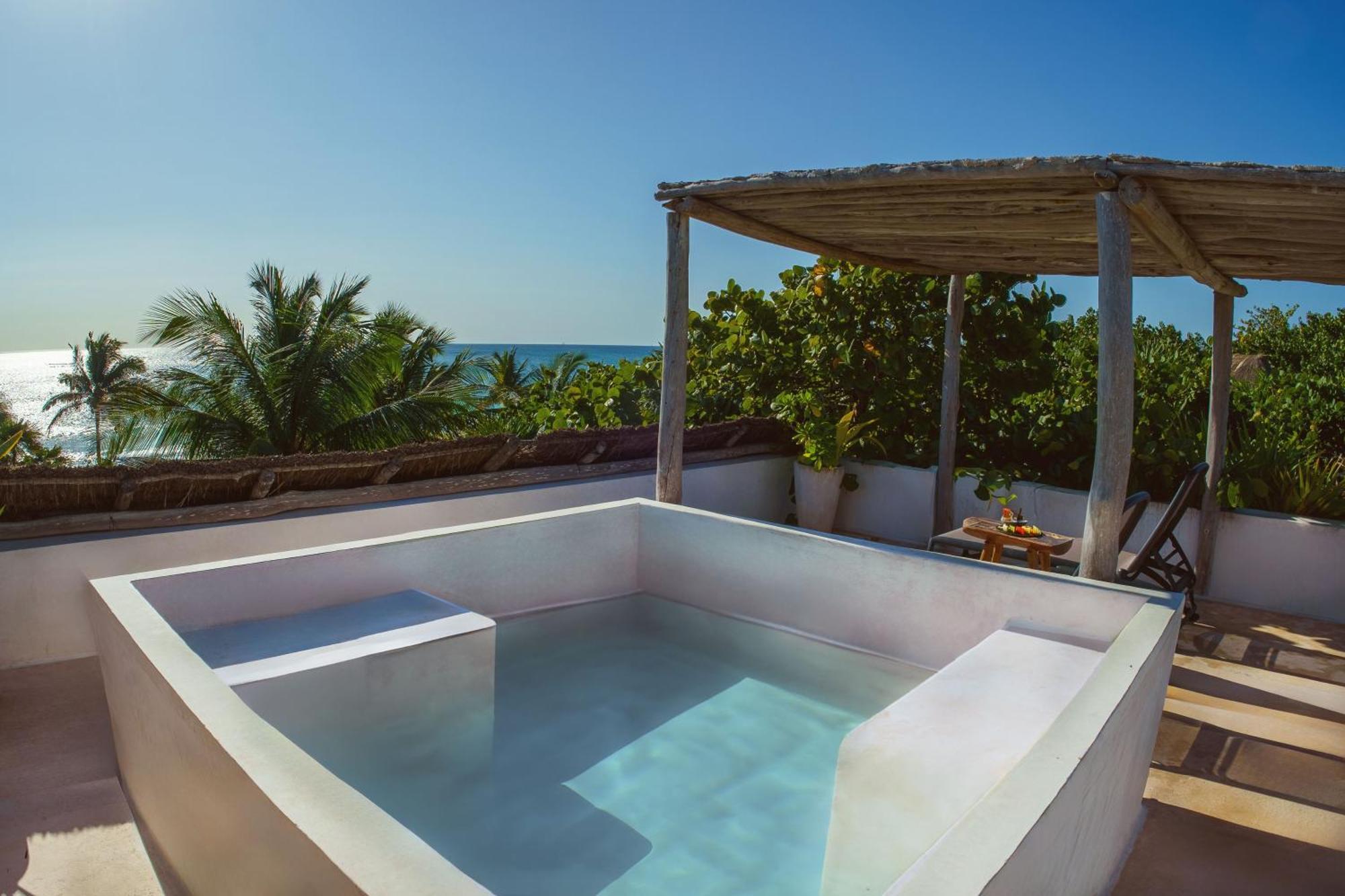 Master Plunge Pool Panoramic View