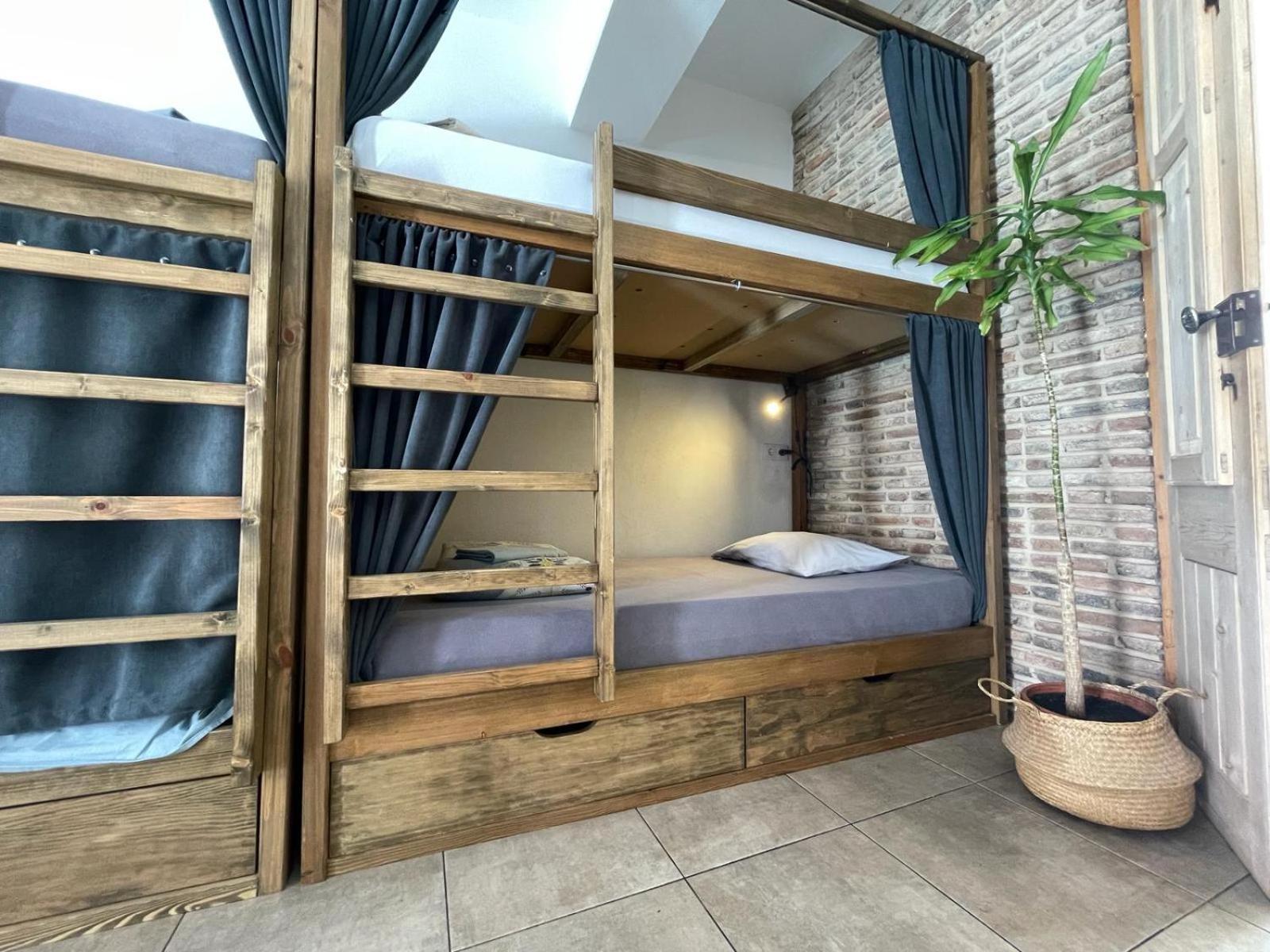 Bed 8-Bed Mixed Dormitory Room