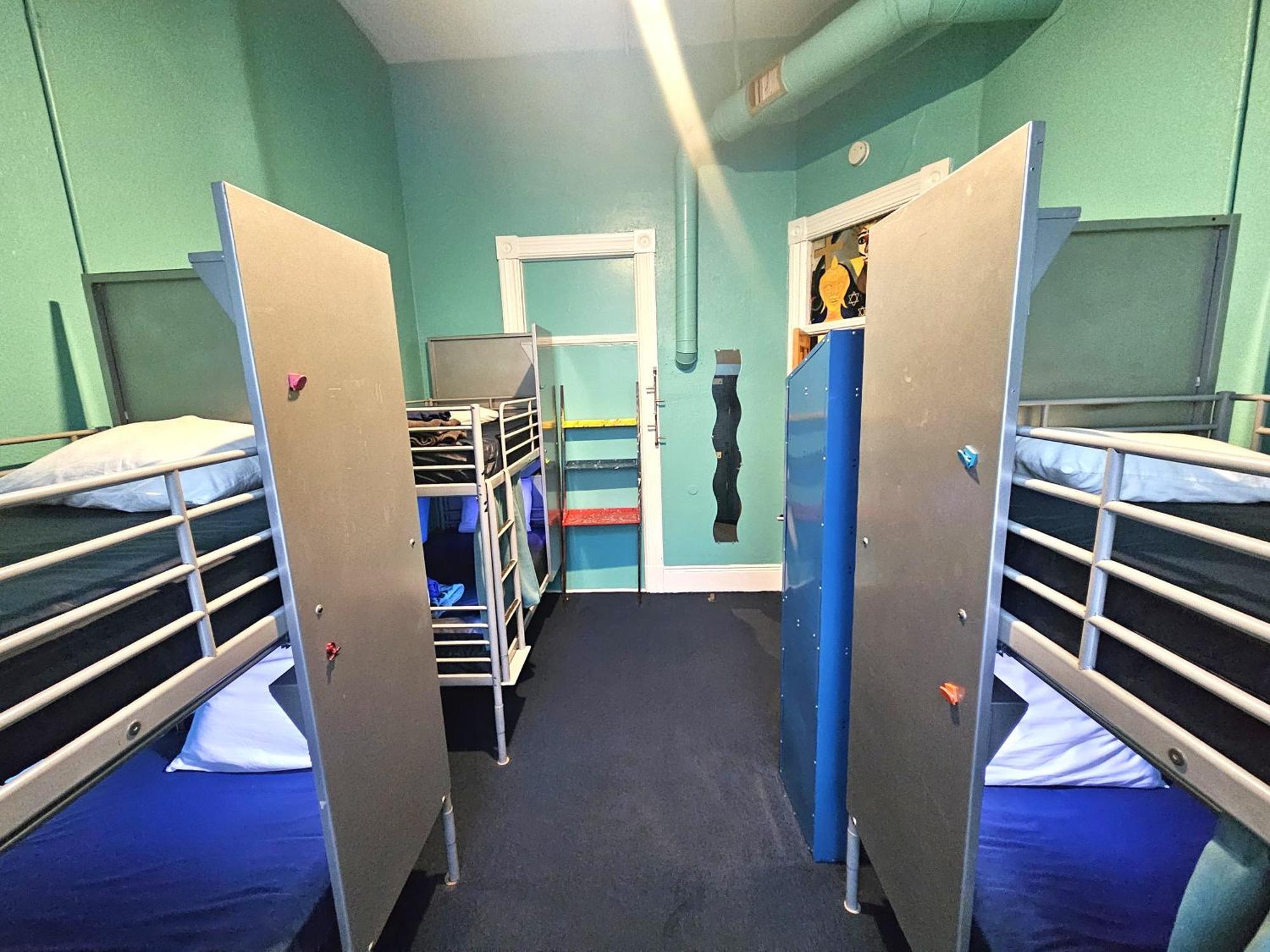 6-bed Private Room
