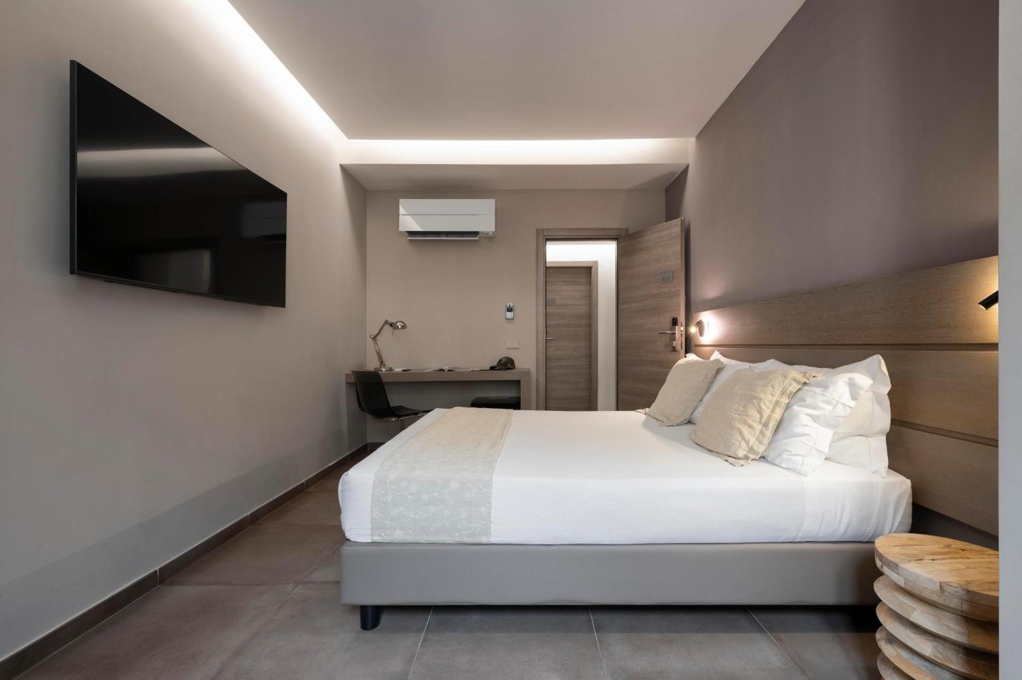 Standard Queen Room