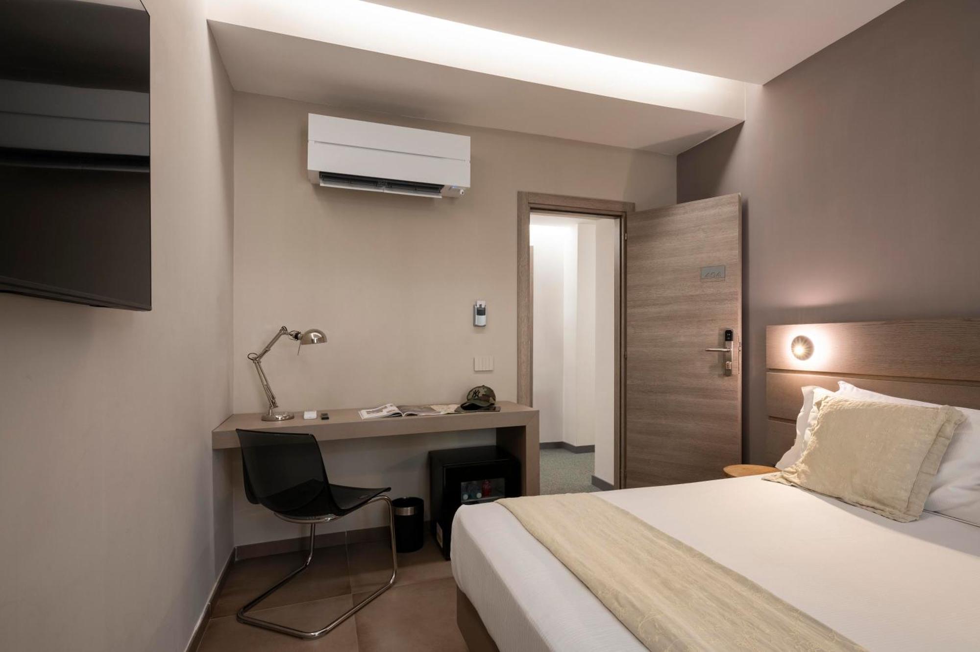Standard Queen Room