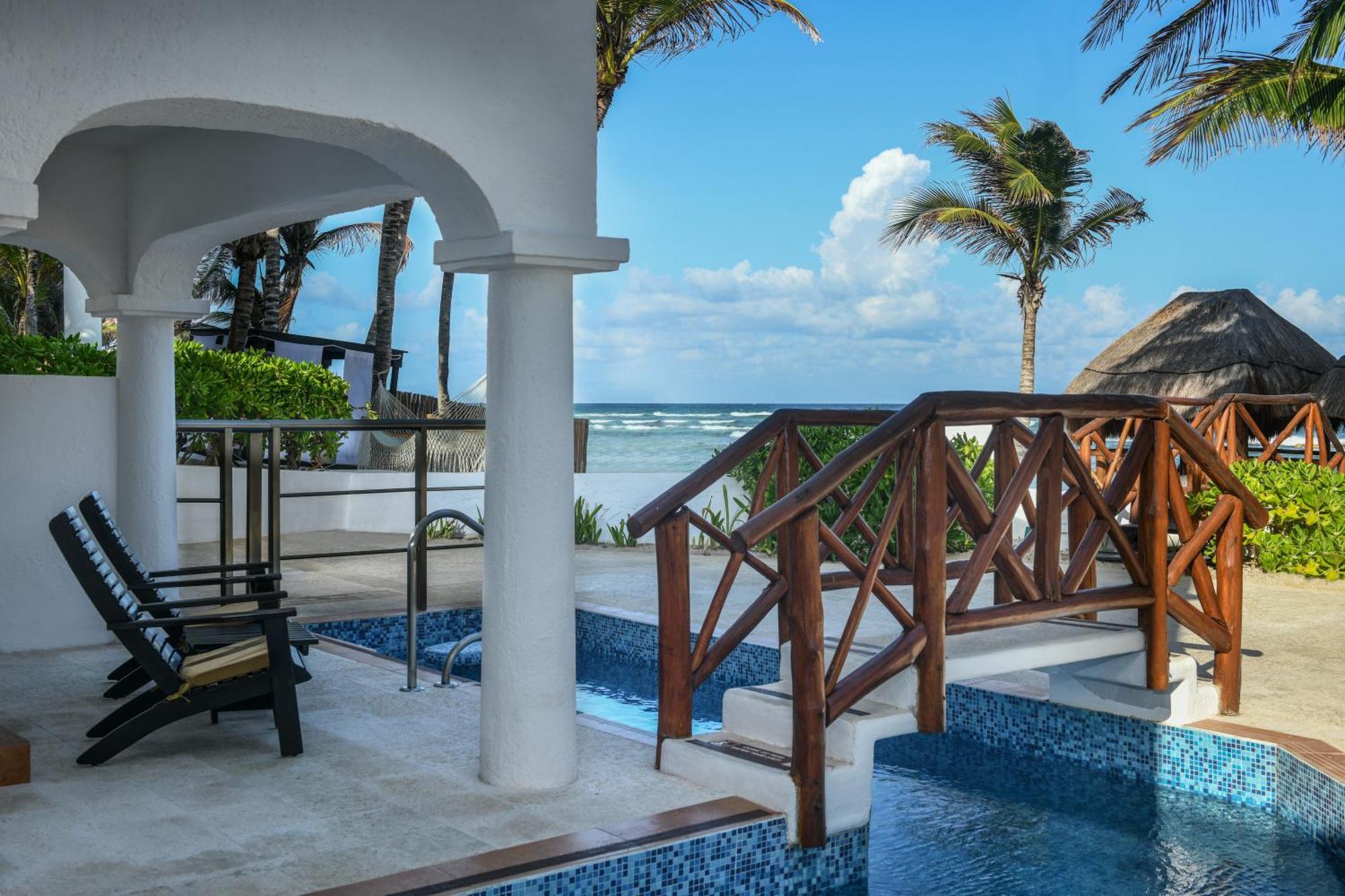 Ocean Front Swim Up Junior Suites