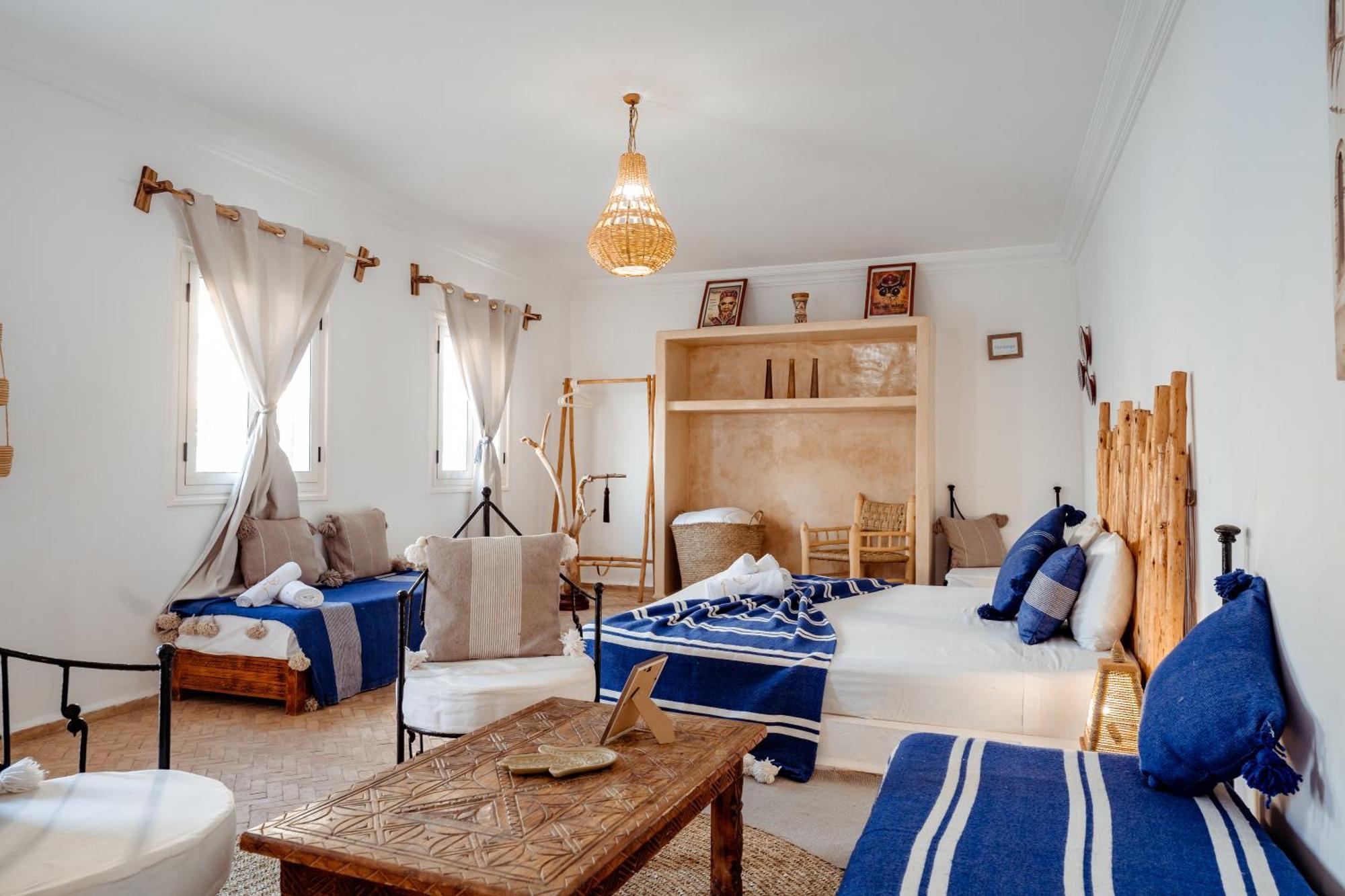 Chambre Triple avec Salle de Bains Privative