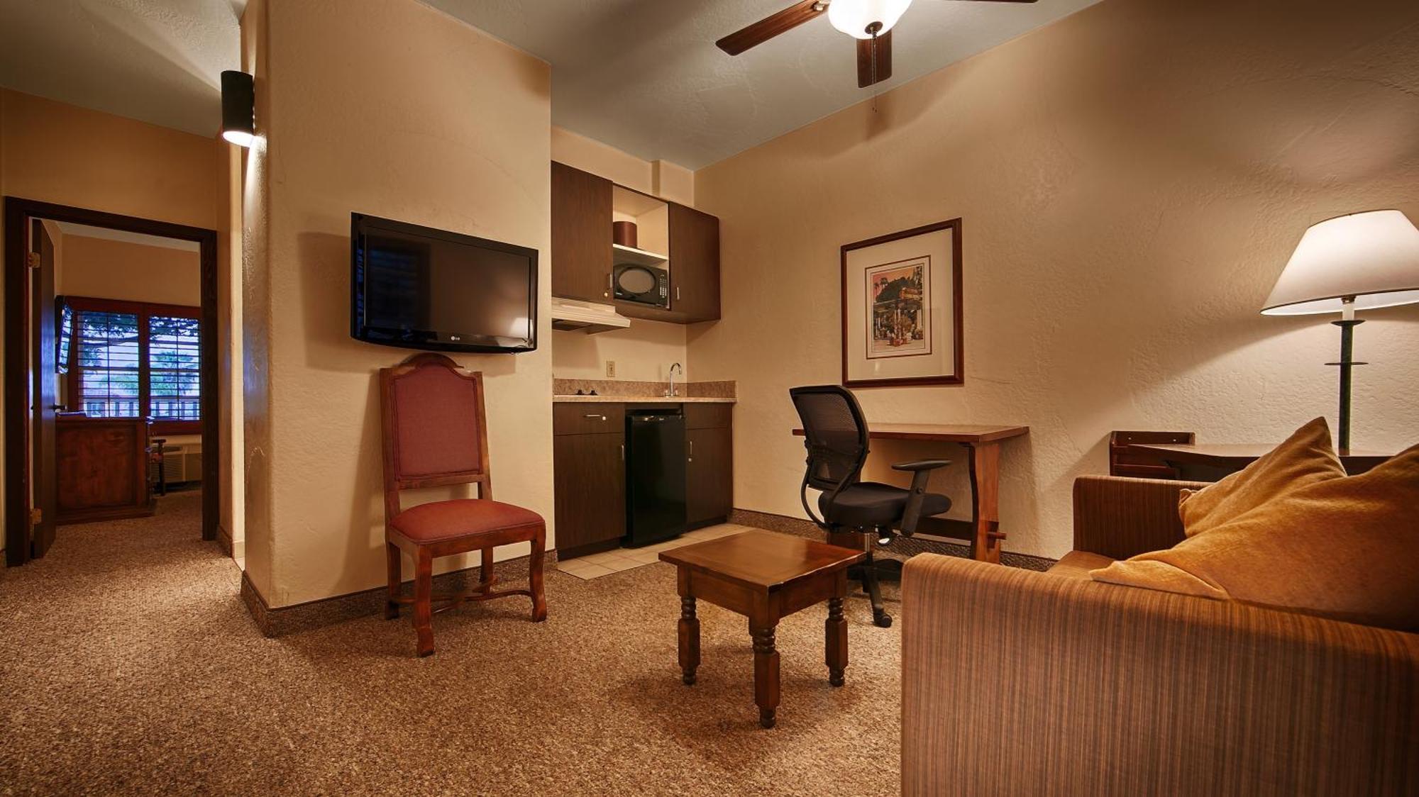 King Room Sofa Bed Plaza Level or Non-Smoking