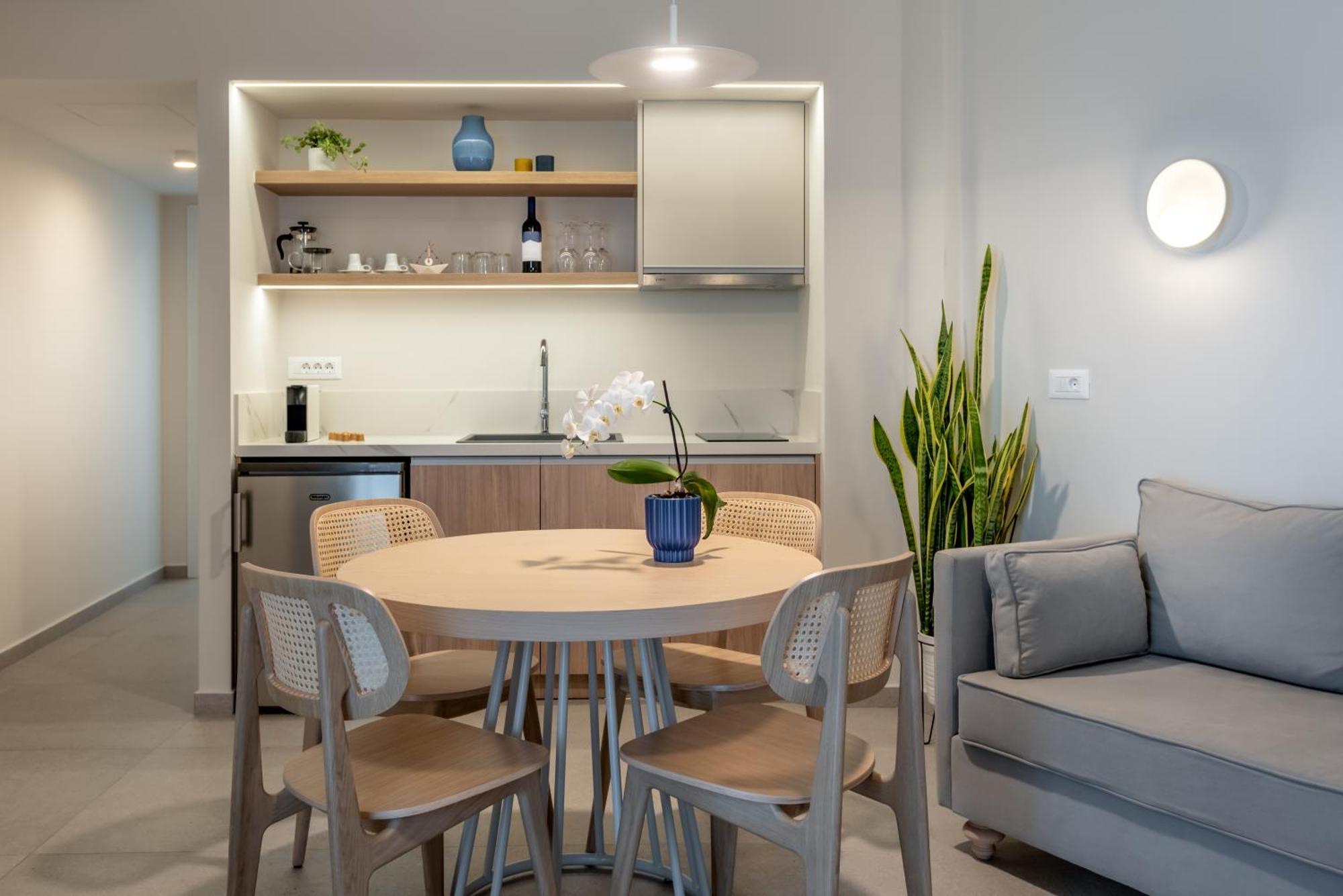 Premium One-bedroom Sea View Suite