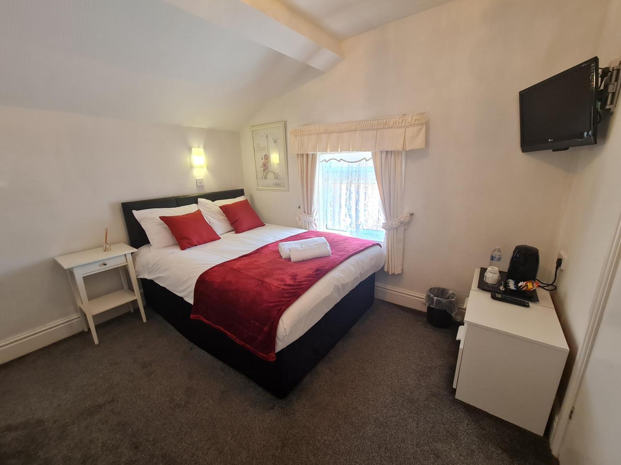 Room 7 Second Floor Small Double En-suite Room