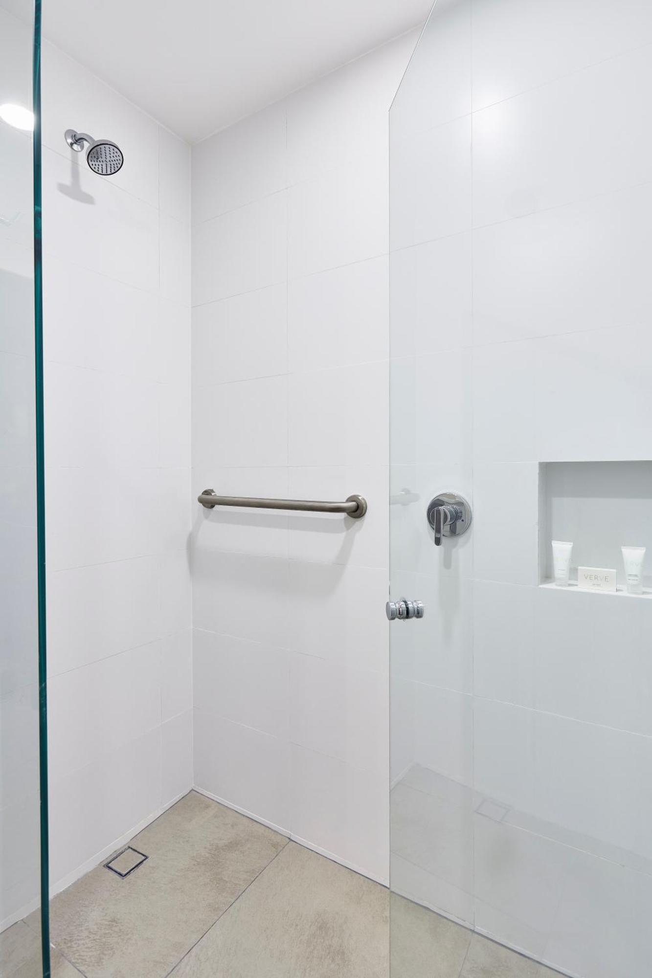 1 Bedroom Suite 1 King Sofa bed Airport Transfer,1671911354:JPEG