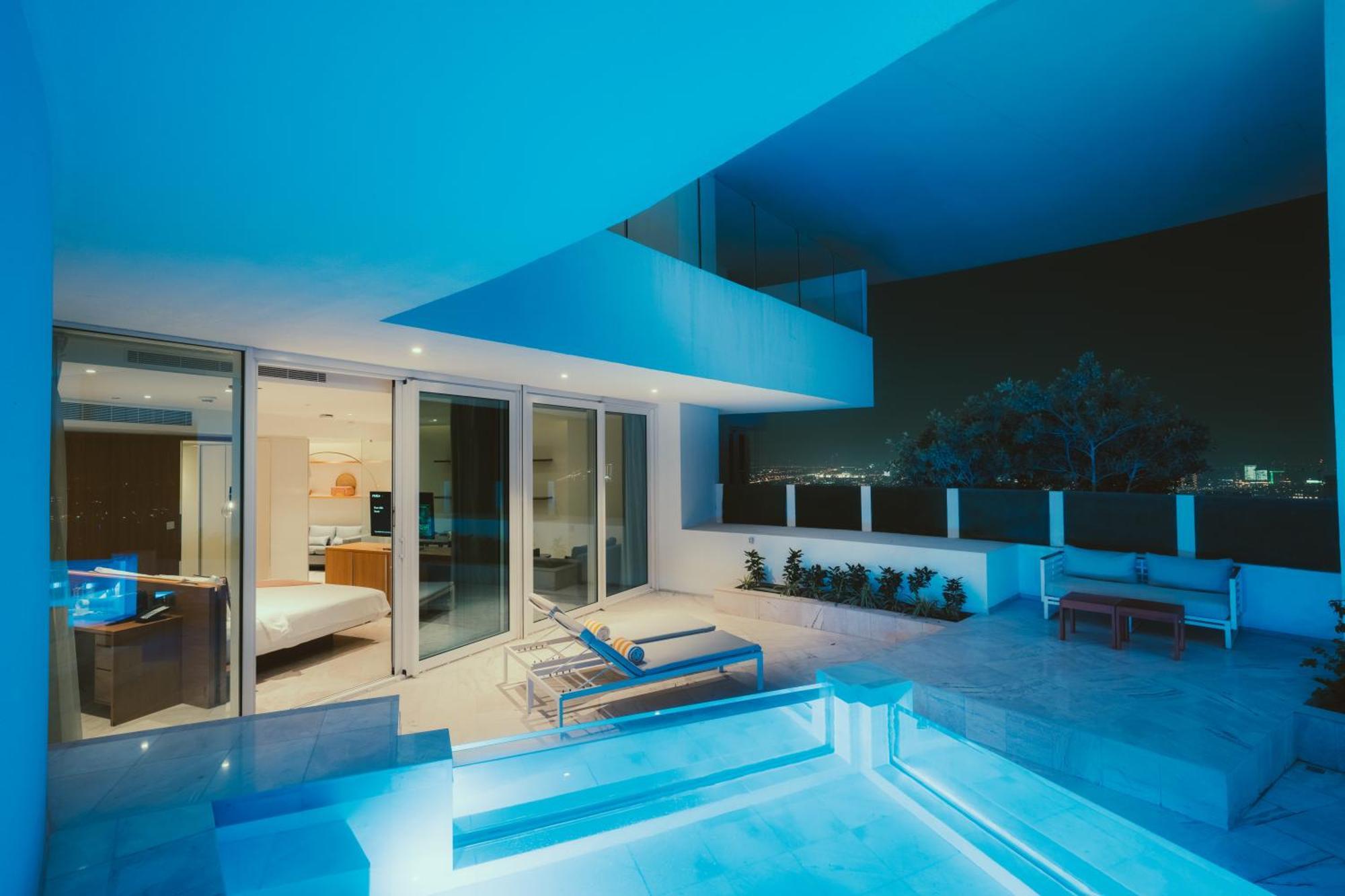 Master Suite Pool