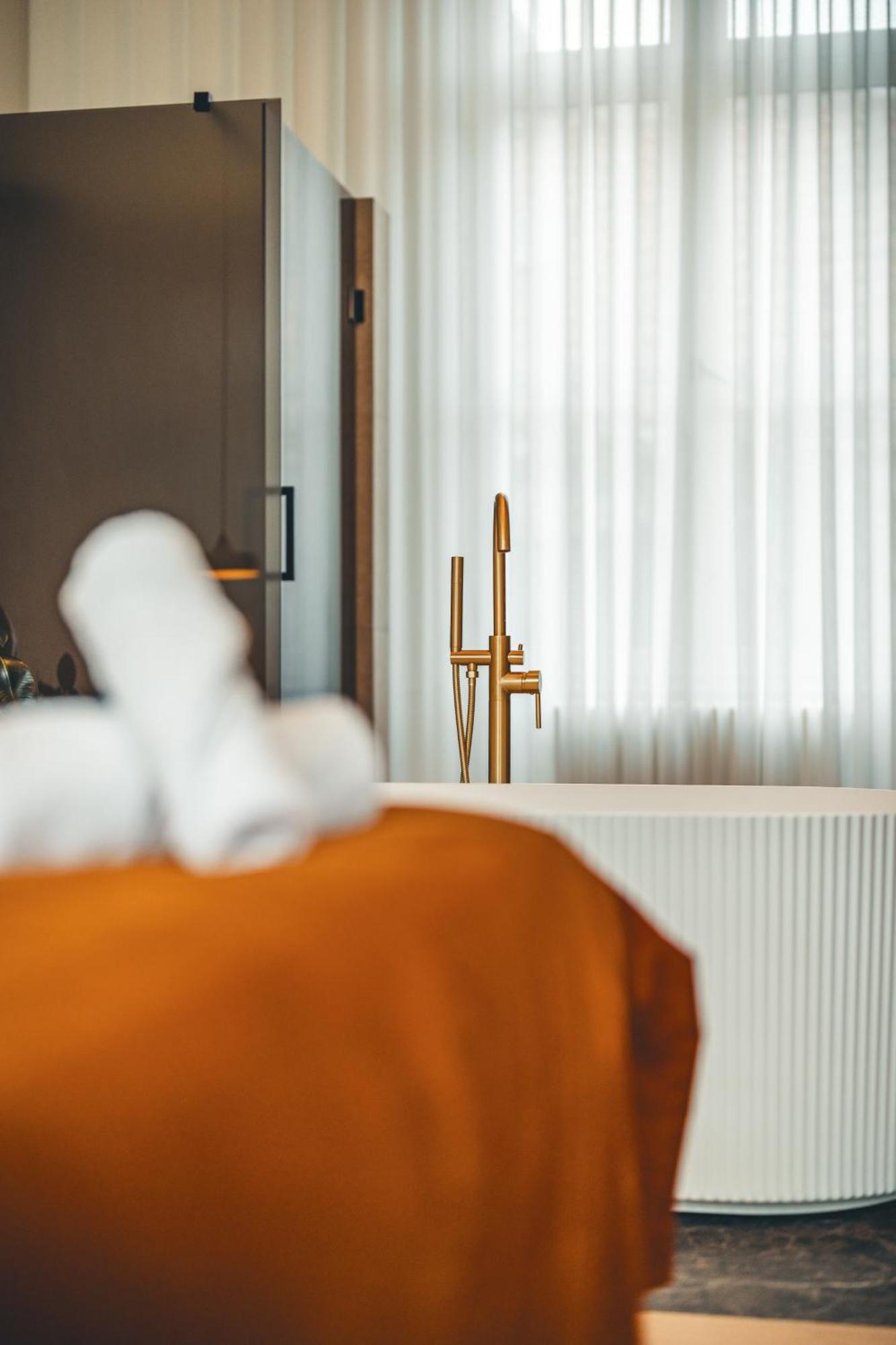 Deluxe Double Room Bath