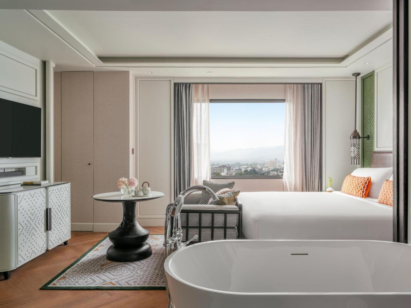 Classic King Room Mountain View