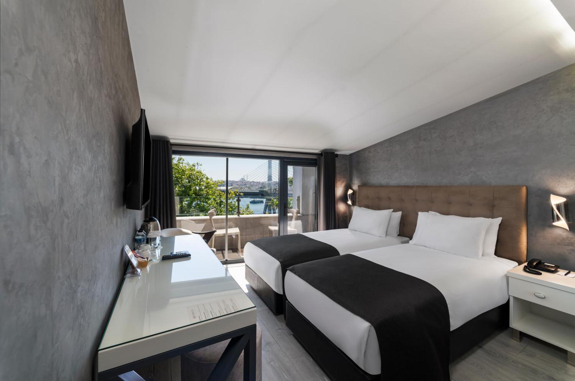Deluxe Double Room City View