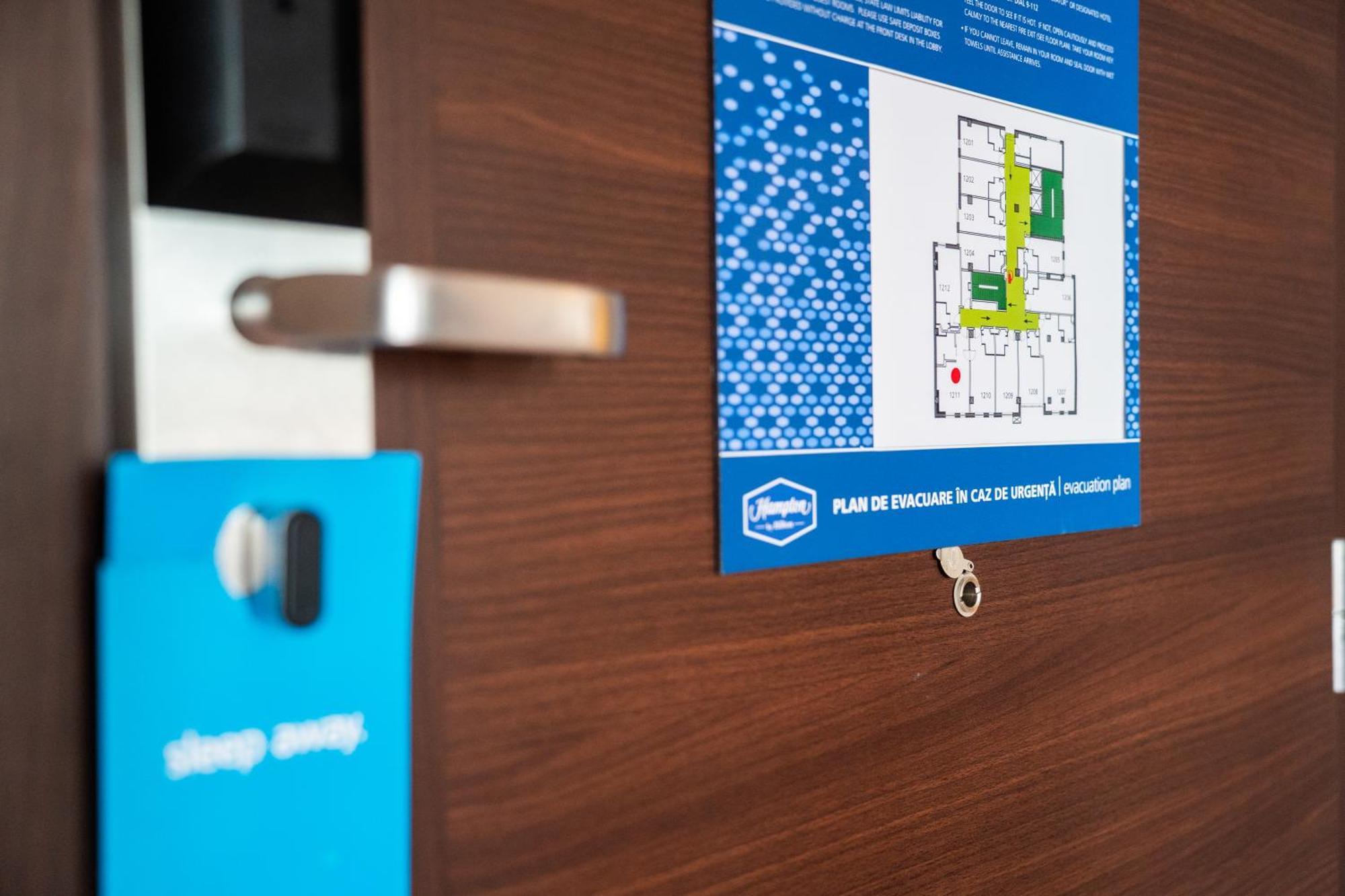 Queen Accessible Room NS