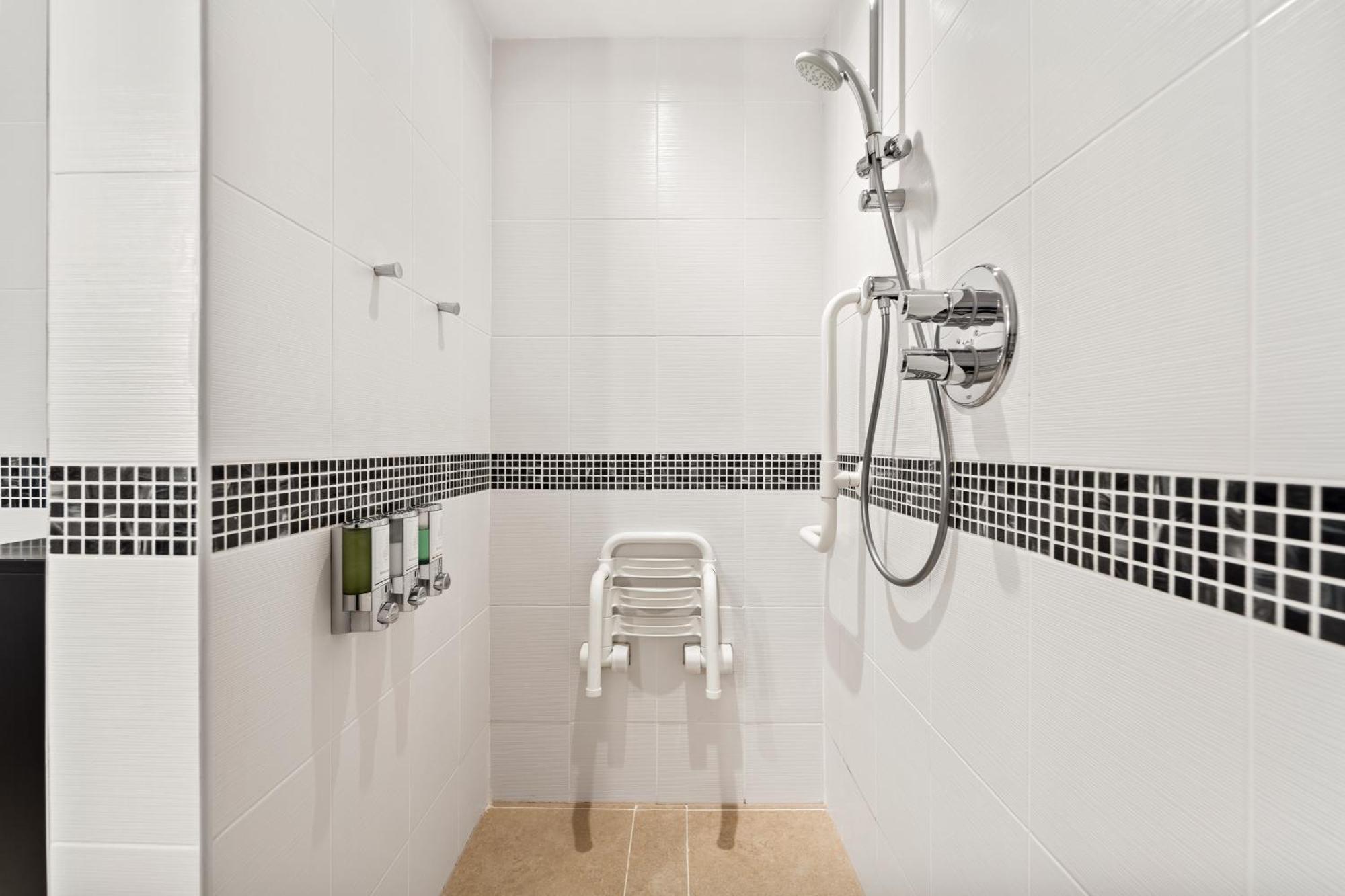Queen Accessible Room NS