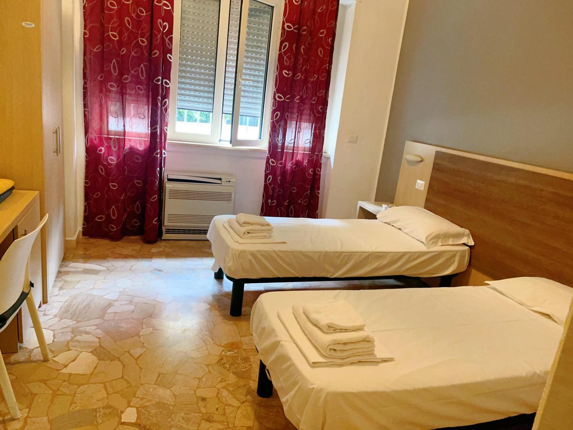 Chambre Lits Jumeaux avec Salle de Bains Privative
