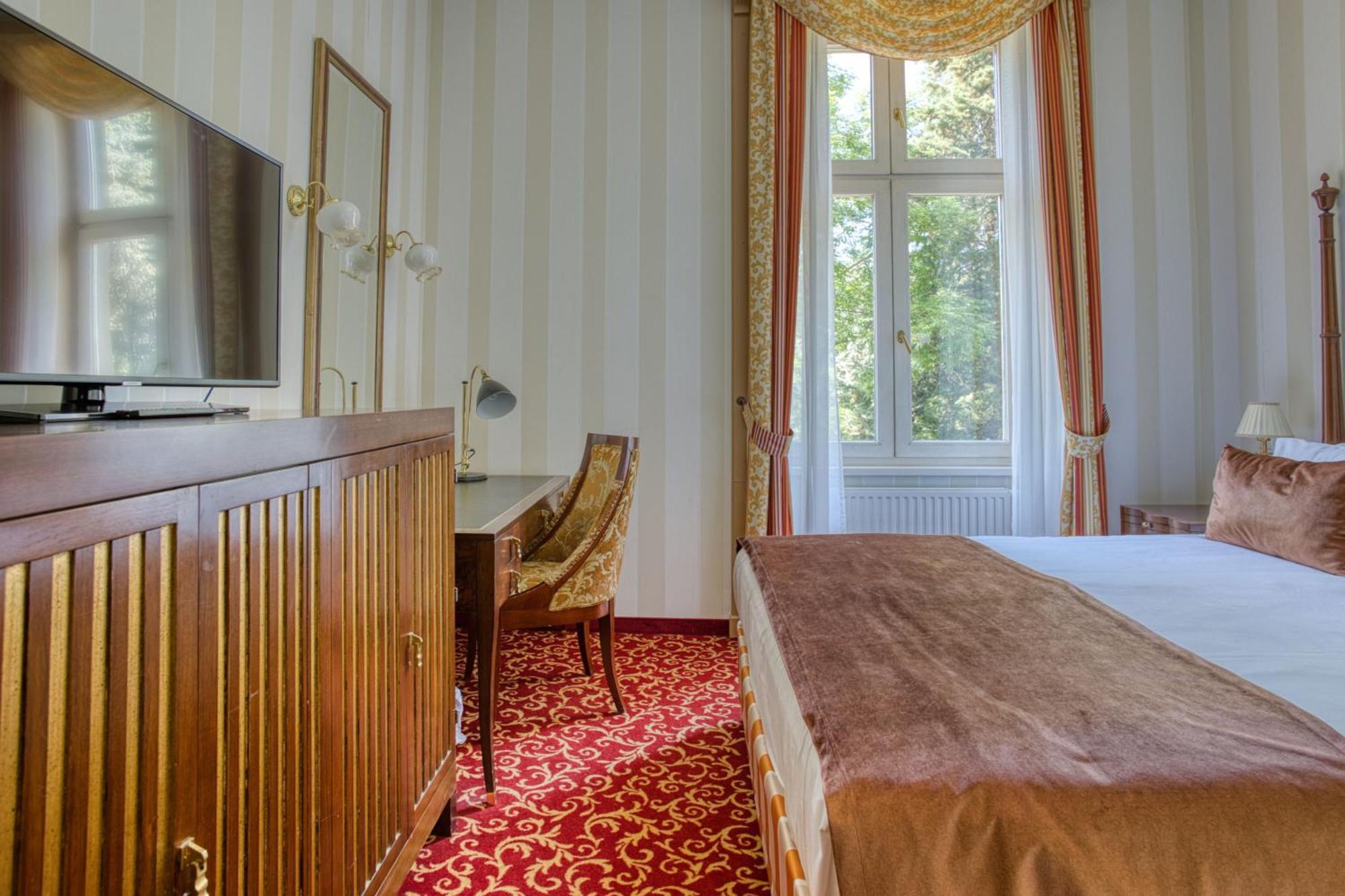Deluxe Double Room Wellness Fitness Access
